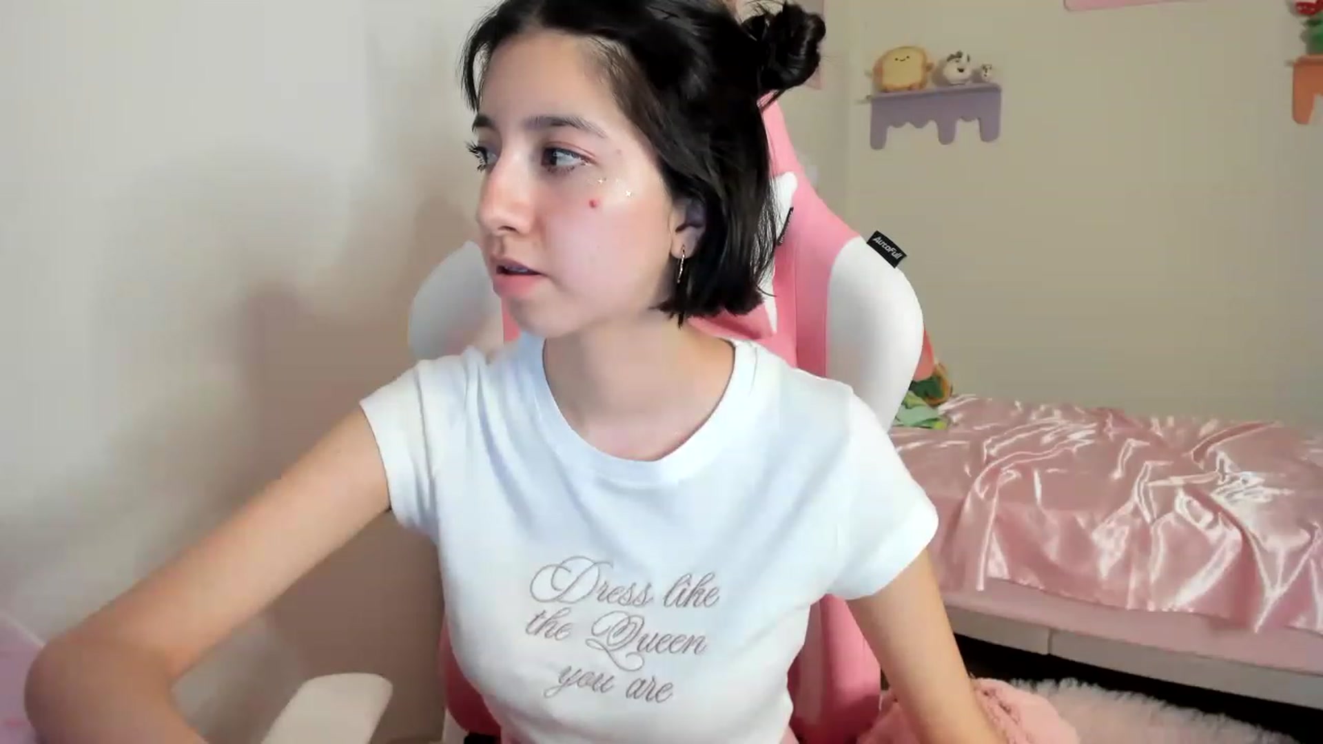 Gallery image thumbnail from Cherrycute666's myfreecams stream on, 06/10/2023, 11:38 image 17 of 20
