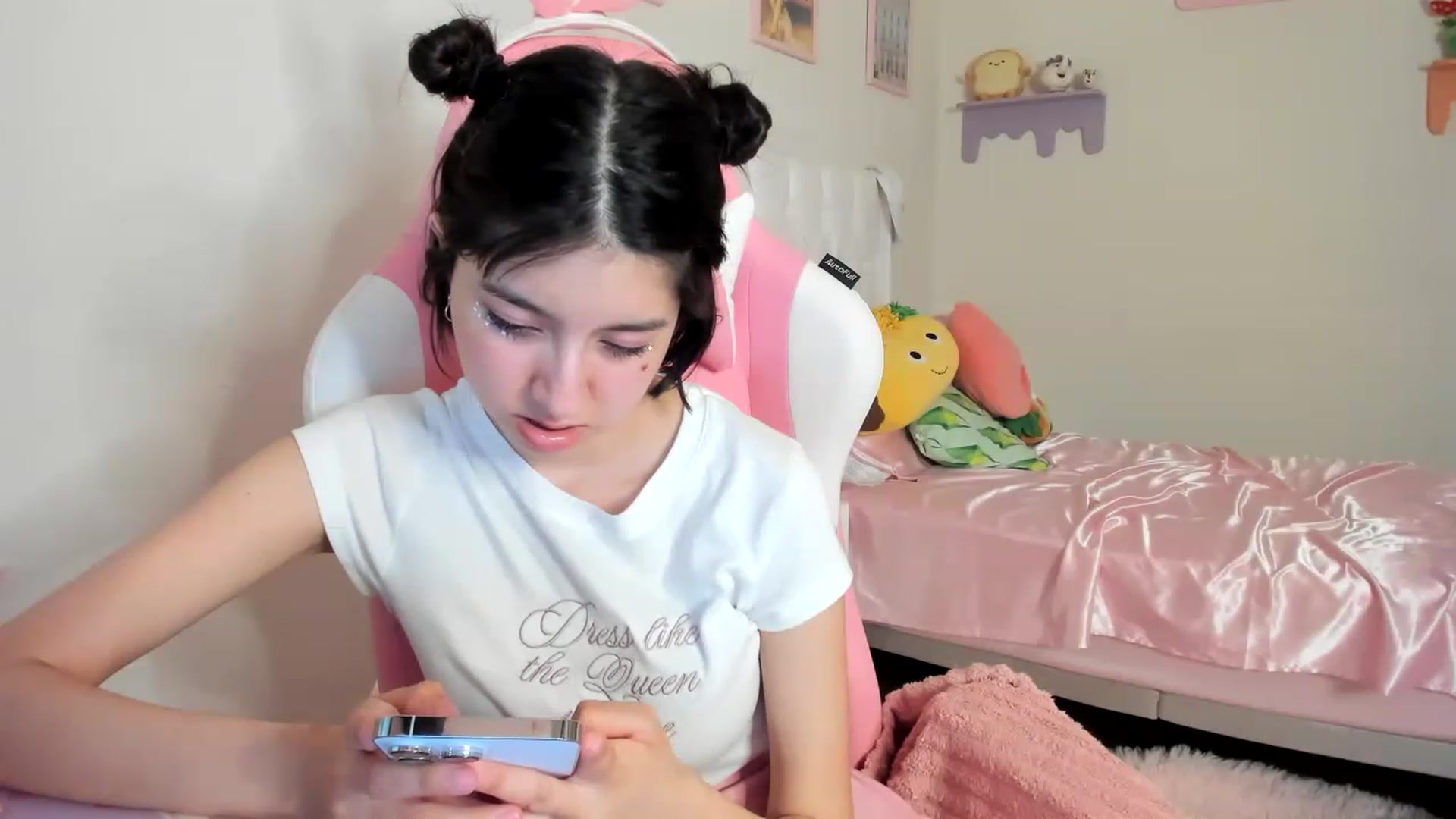 Gallery image thumbnail from Cherrycute666's myfreecams stream on, 06/10/2023, 11:38 image 14 of 20