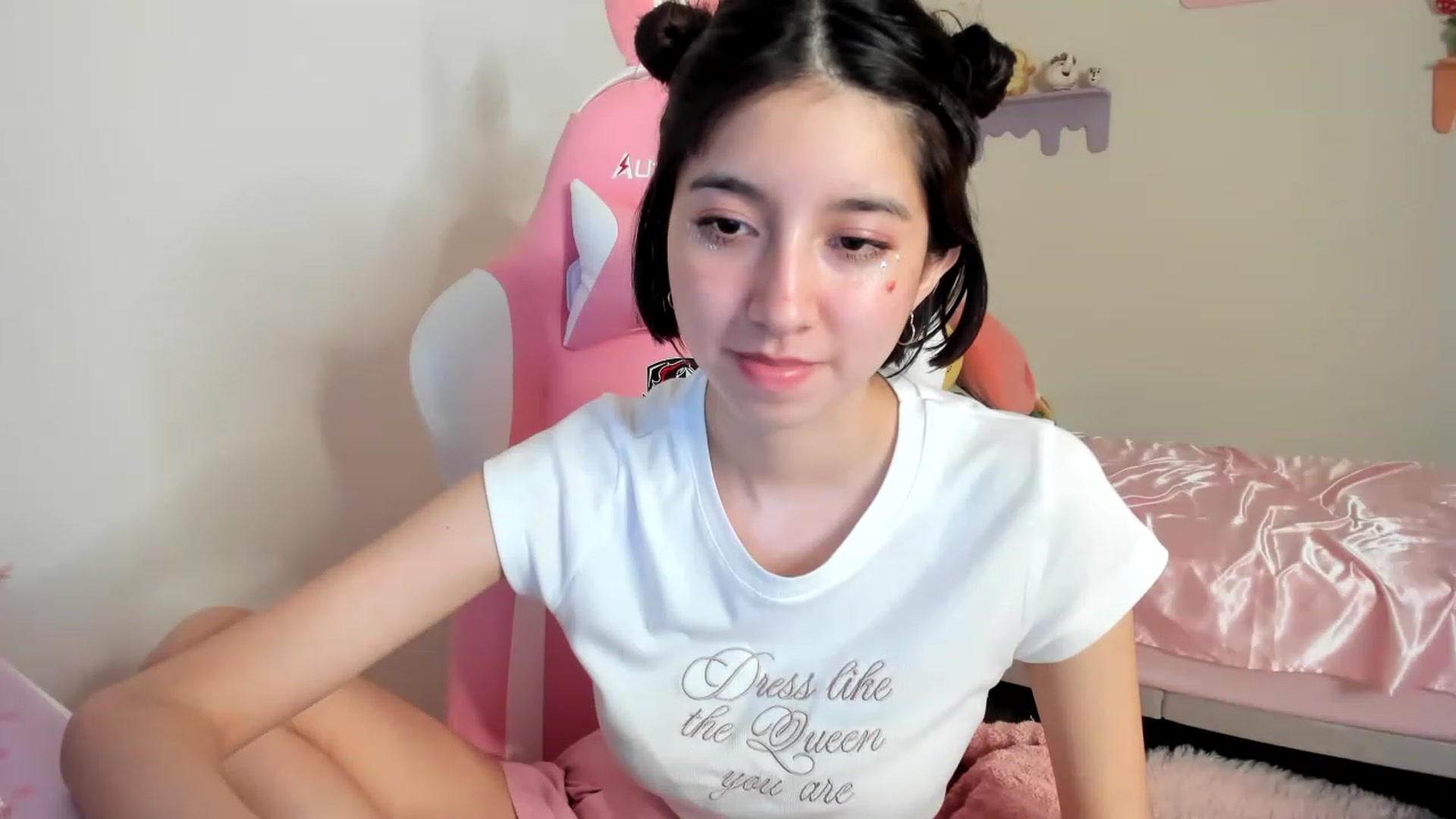 Gallery image thumbnail from Cherrycute666's myfreecams stream on, 06/10/2023, 11:38 image 12 of 20