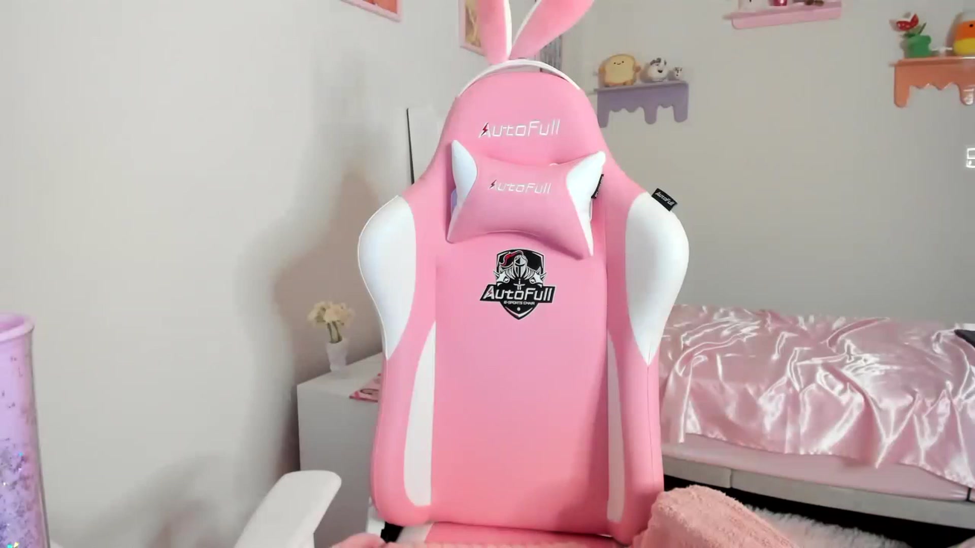 Gallery image thumbnail from Cherrycute666's myfreecams stream on, 06/10/2023, 11:56 image 5 of 20