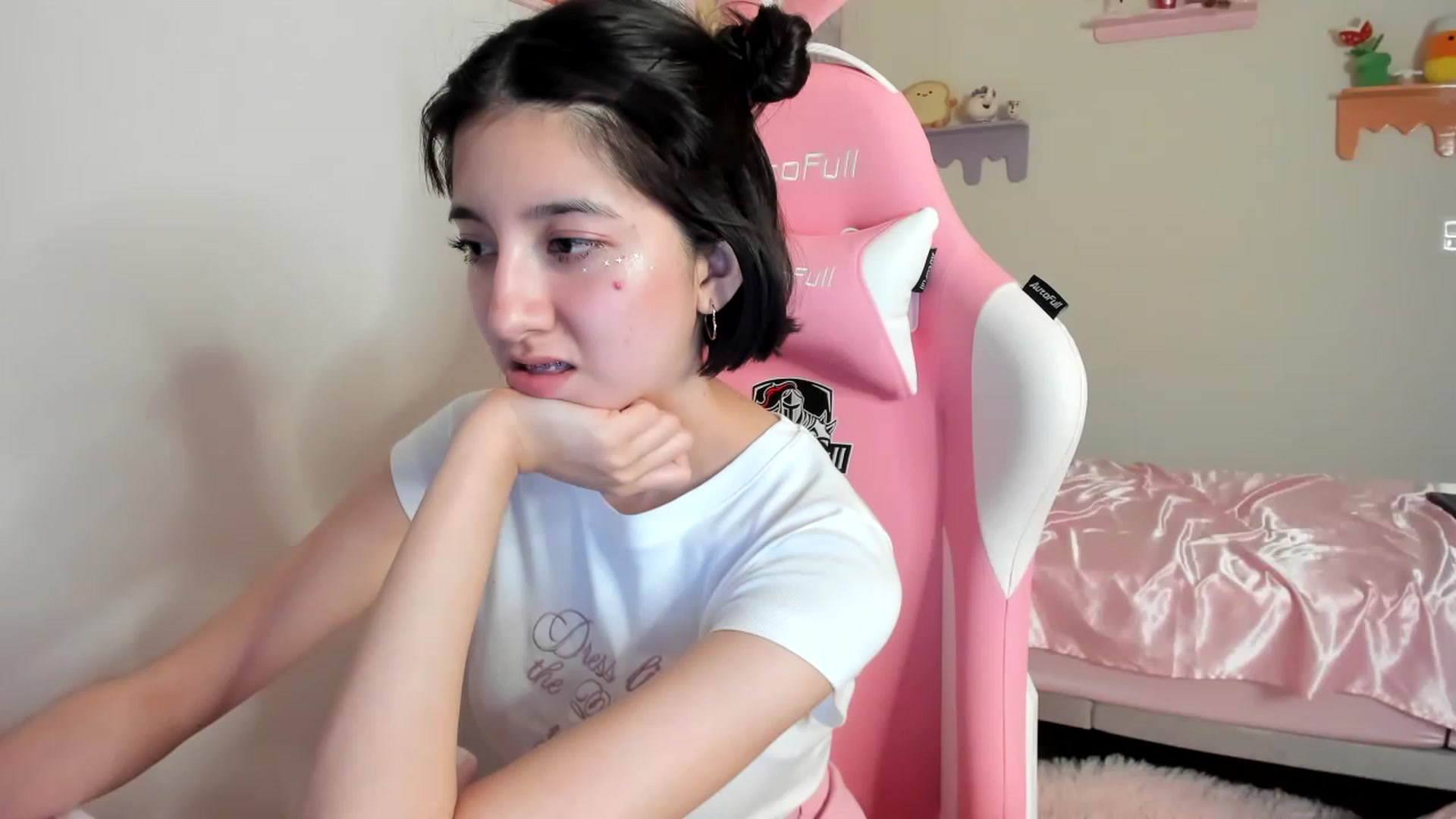 Gallery image thumbnail from Cherrycute666's myfreecams stream on, 06/10/2023, 11:56 image 10 of 20
