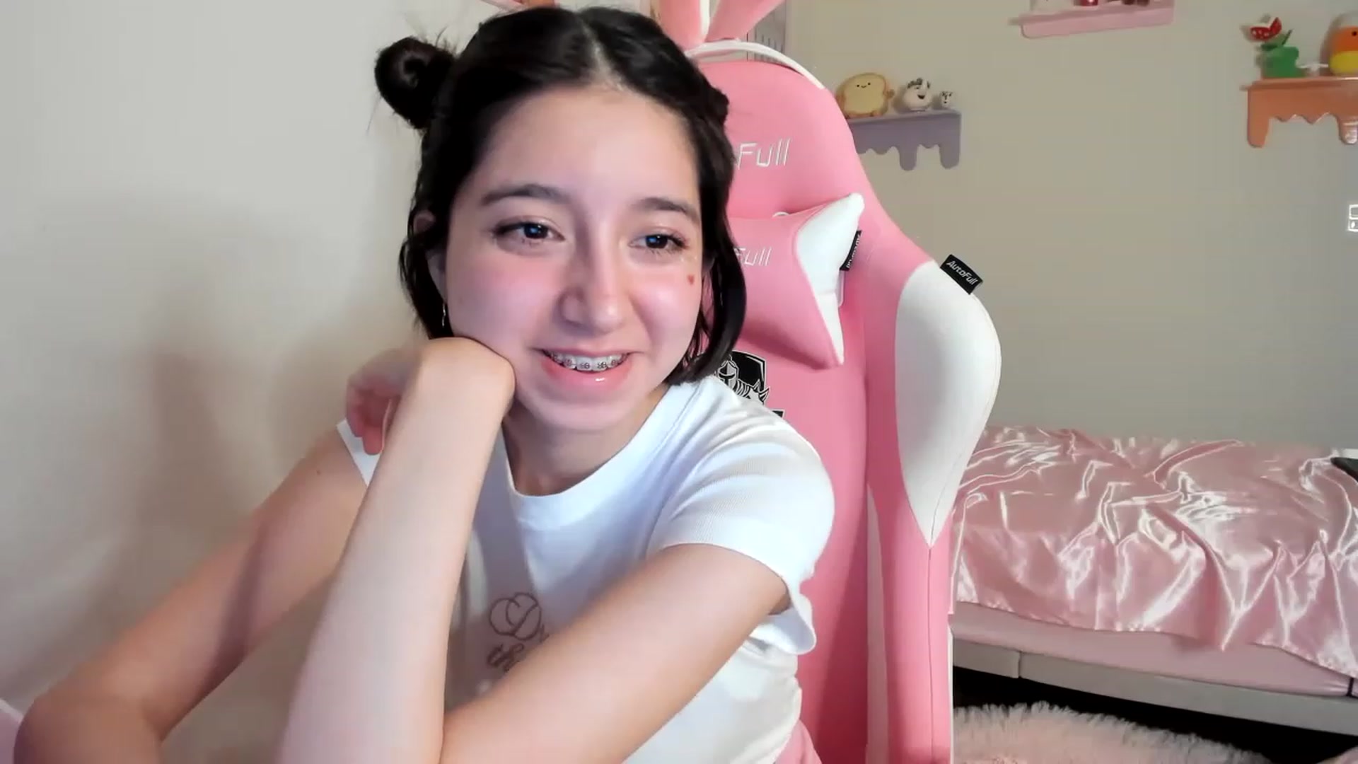 Gallery image thumbnail from Cherrycute666's myfreecams stream on, 06/10/2023, 11:56 image 13 of 20