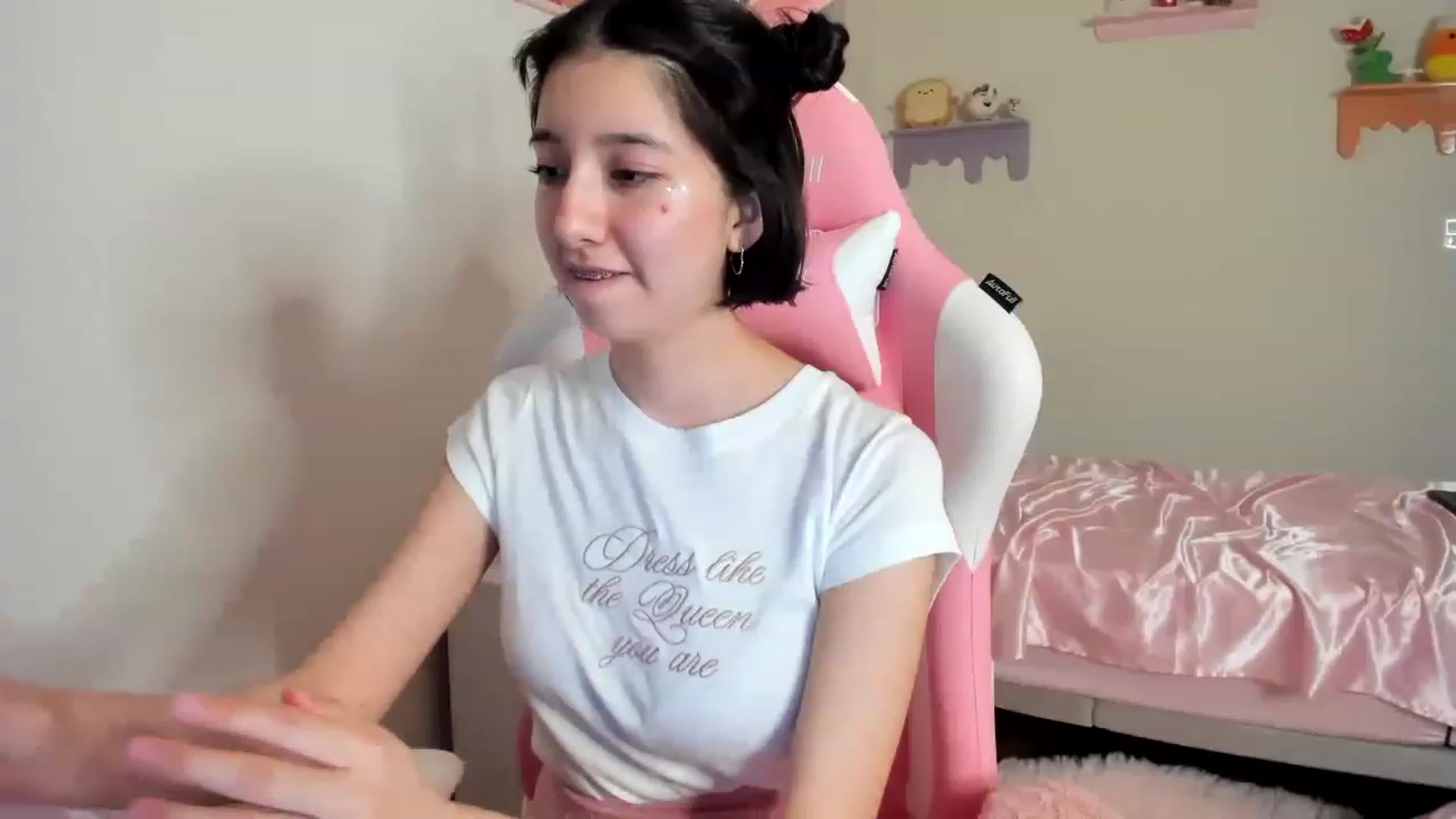 Gallery image thumbnail from Cherrycute666's myfreecams stream on, 06/10/2023, 11:56 image 15 of 20
