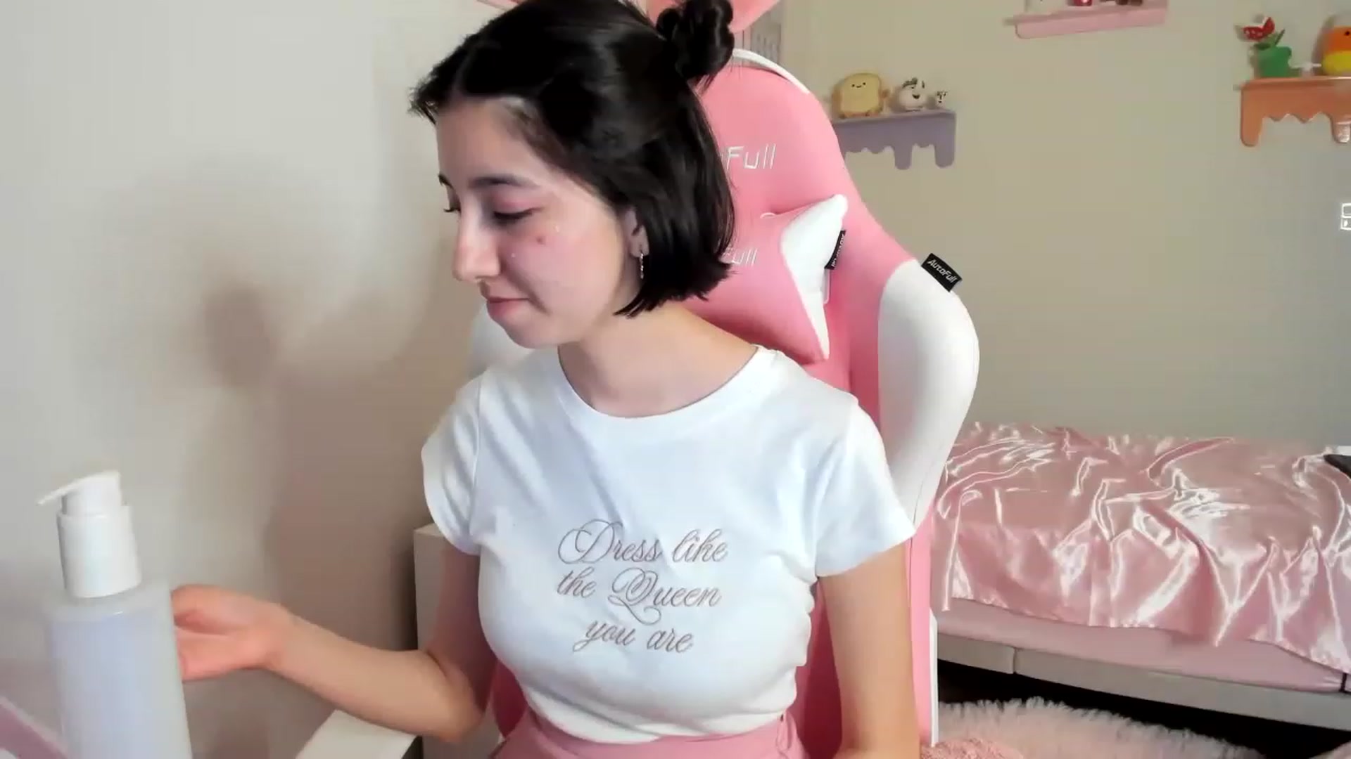 Gallery image thumbnail from Cherrycute666's myfreecams stream on, 06/10/2023, 11:56 image 16 of 20