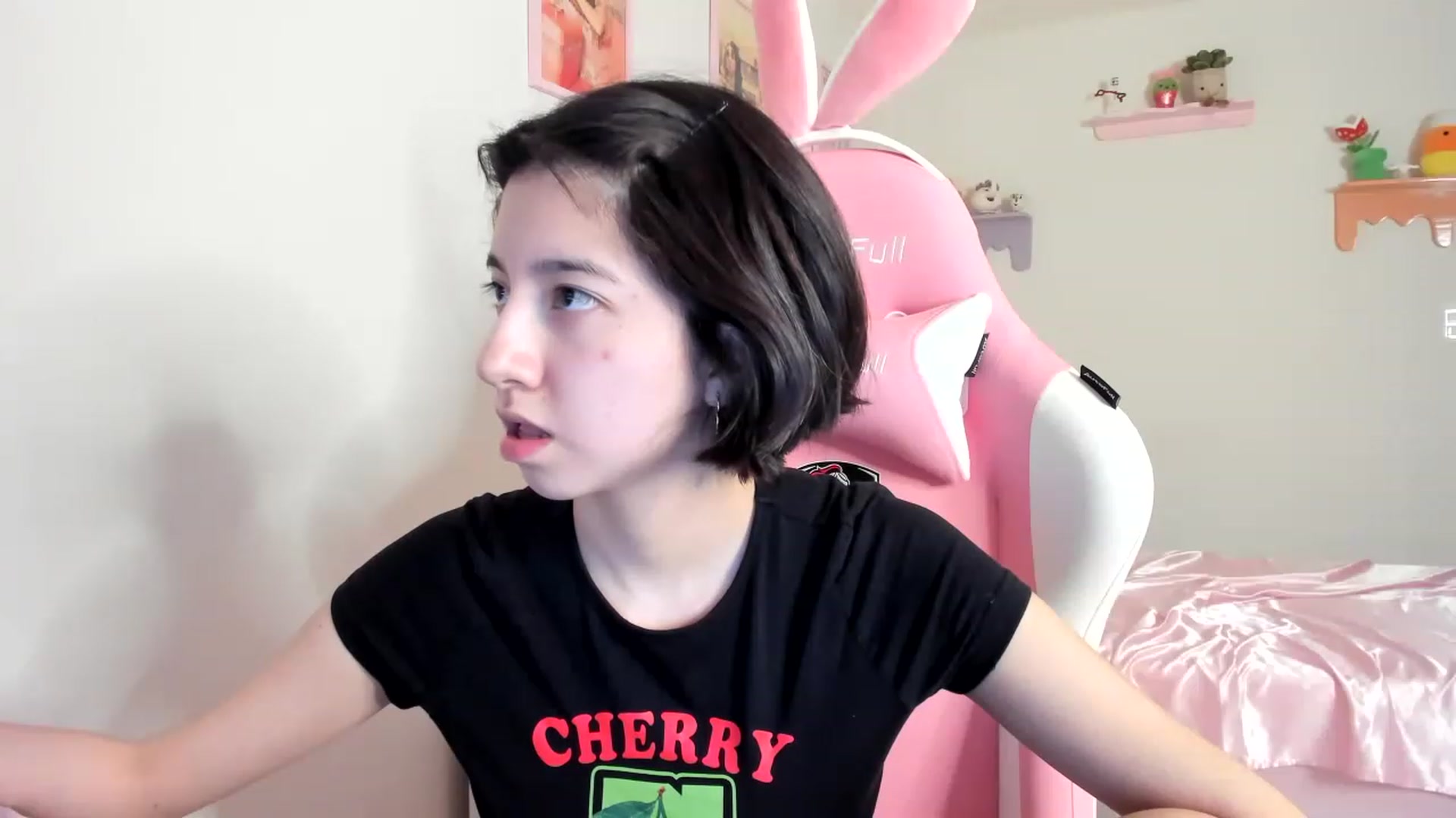 Gallery image thumbnail from Cherrycute666's myfreecams stream on, 06/11/2023, 02:44 image 4 of 20