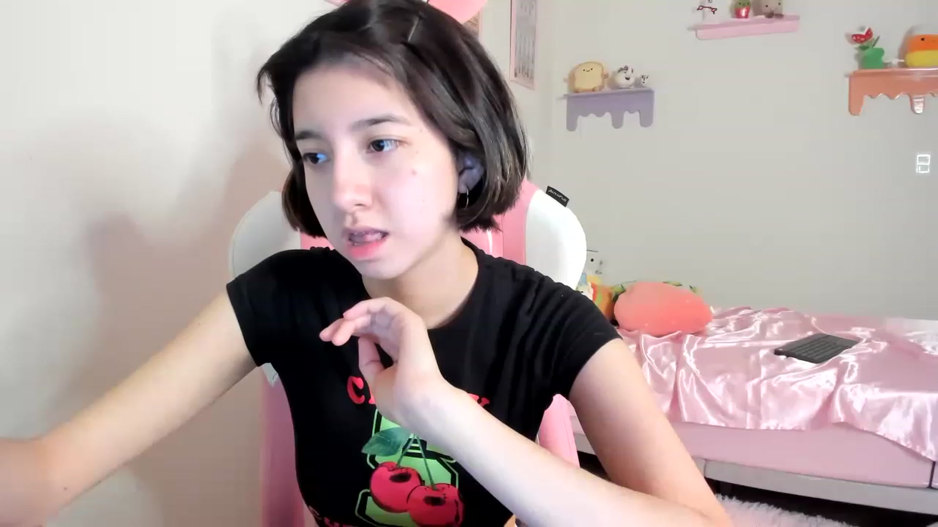 Gallery image thumbnail from Cherrycute666's myfreecams stream on, 06/11/2023, 02:44 image 16 of 20