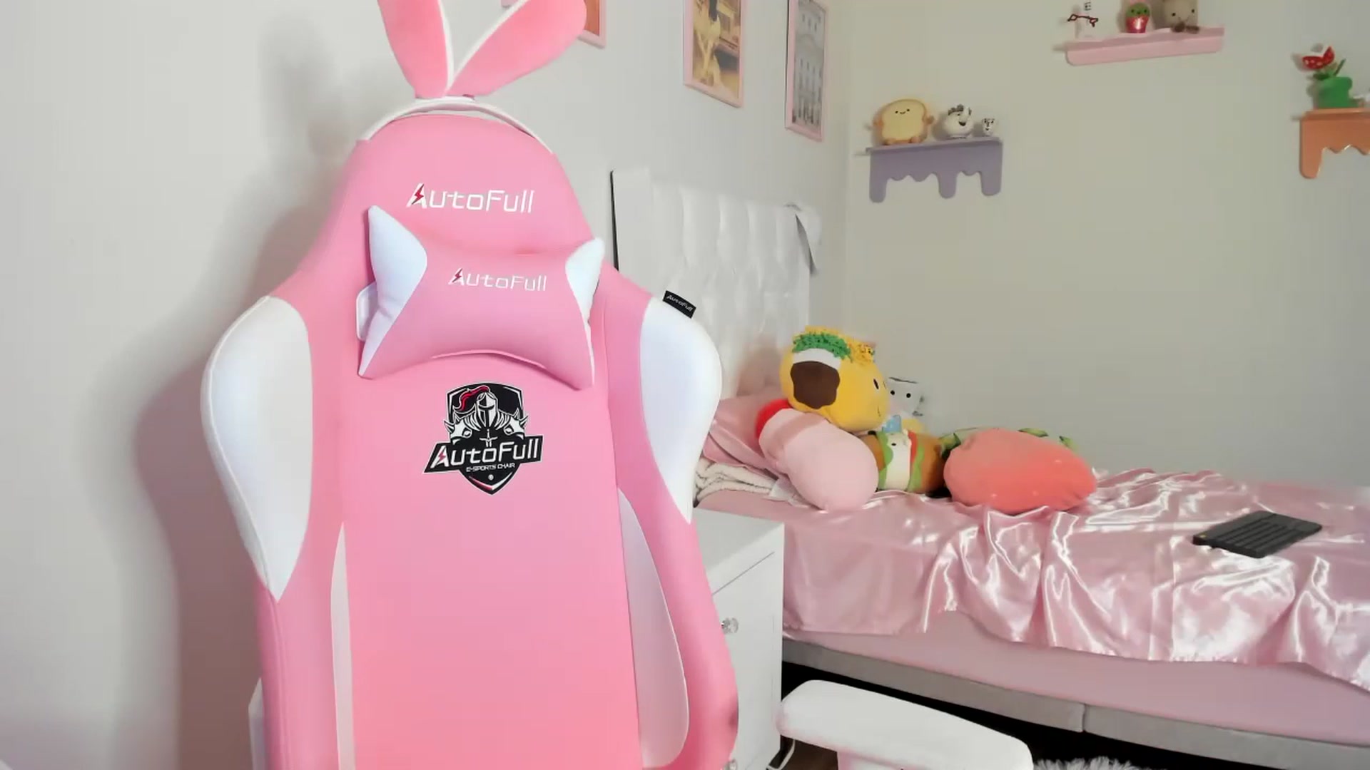 Gallery image thumbnail from Cherrycute666's myfreecams stream on, 06/11/2023, 03:12 image 19 of 20