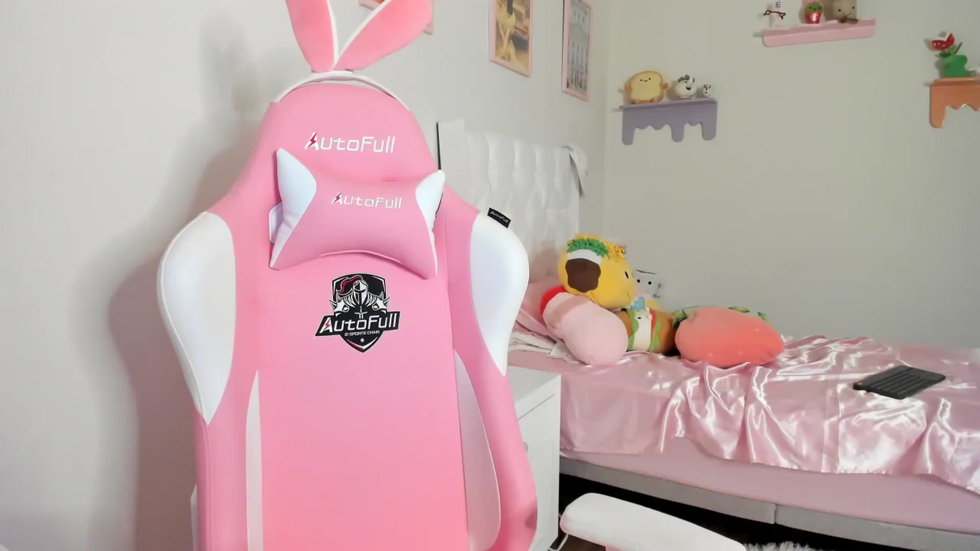 Gallery image thumbnail from Cherrycute666's myfreecams stream on, 06/11/2023, 03:12 image 18 of 20