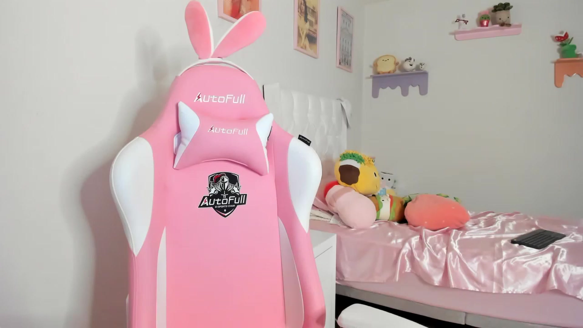 Gallery image thumbnail from Cherrycute666's myfreecams stream on, 06/11/2023, 03:12 image 2 of 20