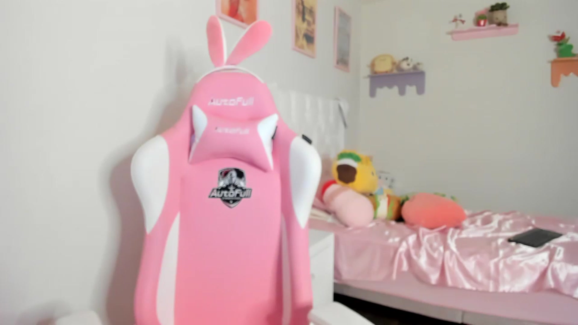 Gallery image thumbnail from Cherrycute666's myfreecams stream on, 06/11/2023, 03:12 image 6 of 20