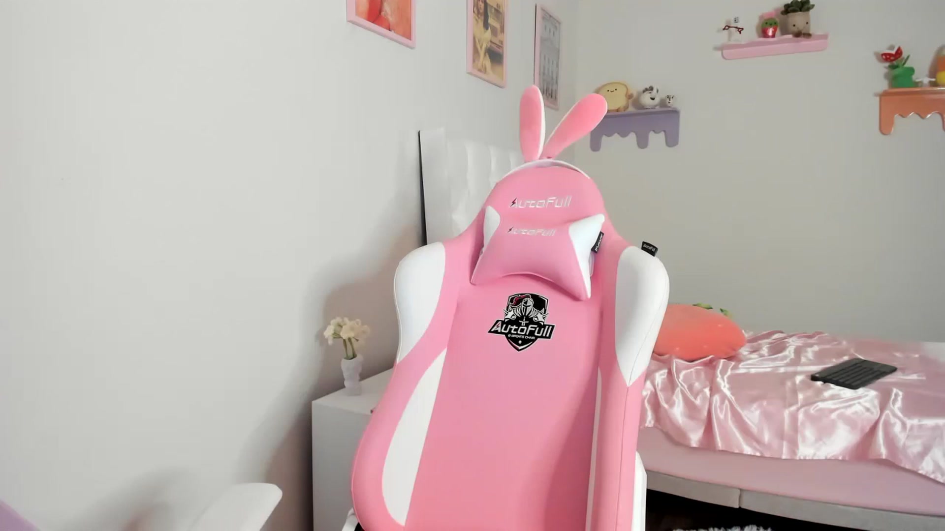 Gallery image thumbnail from Cherrycute666's myfreecams stream on, 06/11/2023, 05:06 image 14 of 20