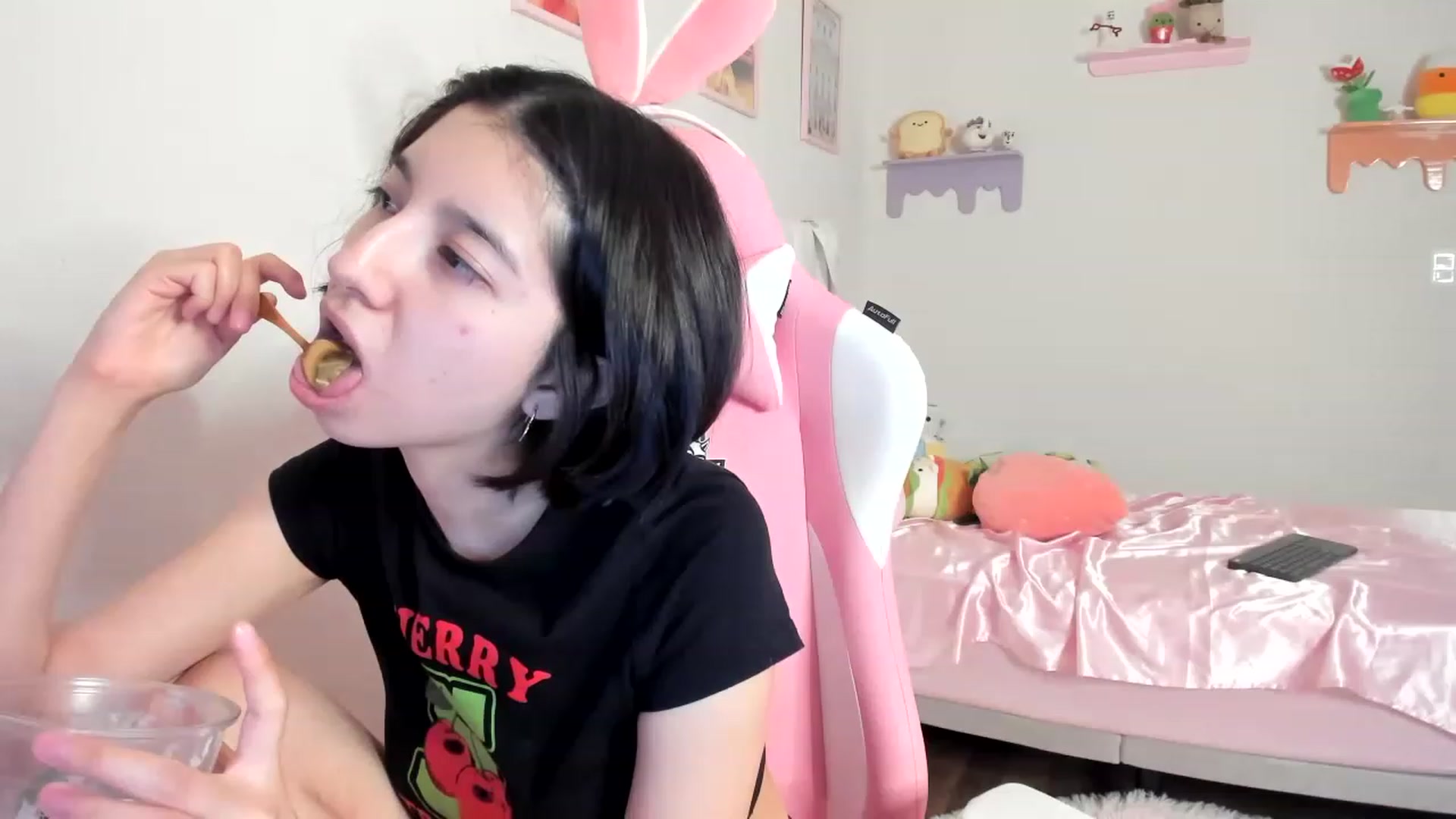 Gallery image thumbnail from Cherrycute666's myfreecams stream on, 06/11/2023, 05:38 image 5 of 20