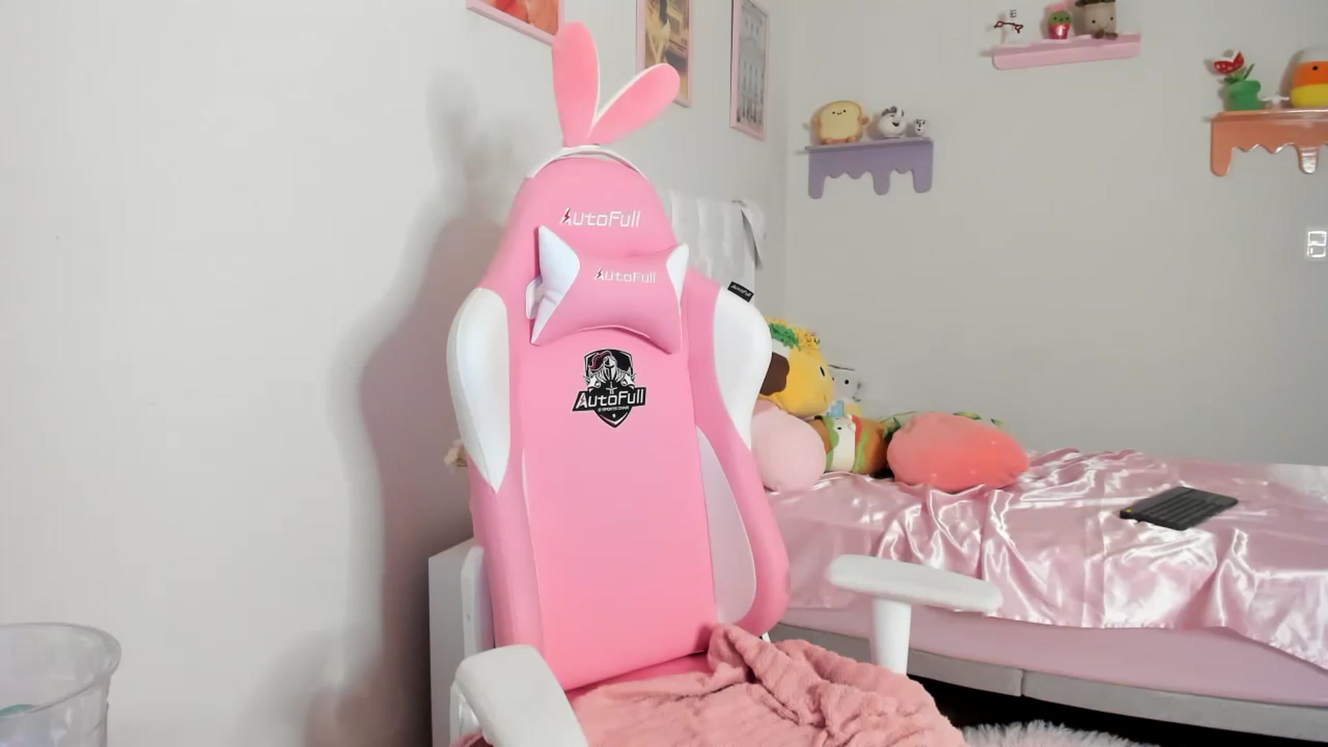 Gallery image thumbnail from Cherrycute666's myfreecams stream on, 06/11/2023, 05:38 image 9 of 20