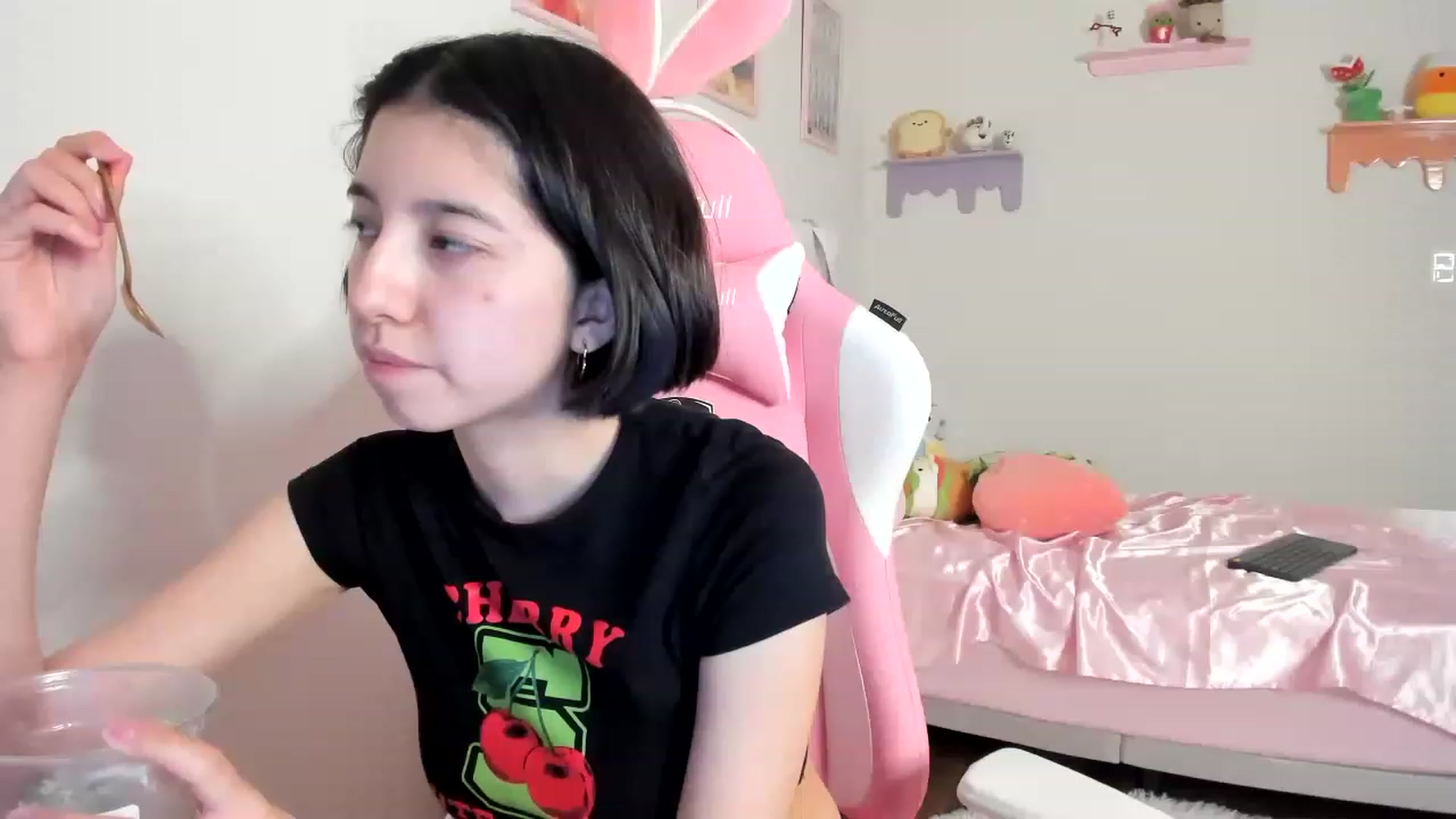 Gallery image thumbnail from Cherrycute666's myfreecams stream on, 06/11/2023, 05:38 image 16 of 20