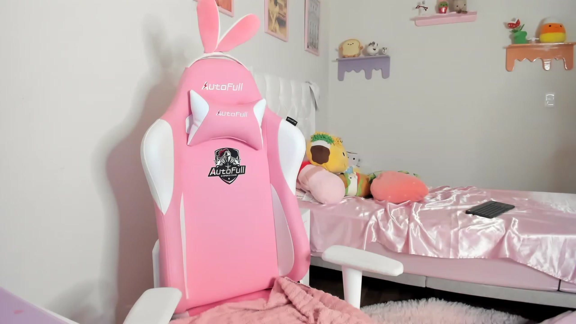 Gallery image thumbnail from Cherrycute666's myfreecams stream on, 06/11/2023, 07:09 image 5 of 20