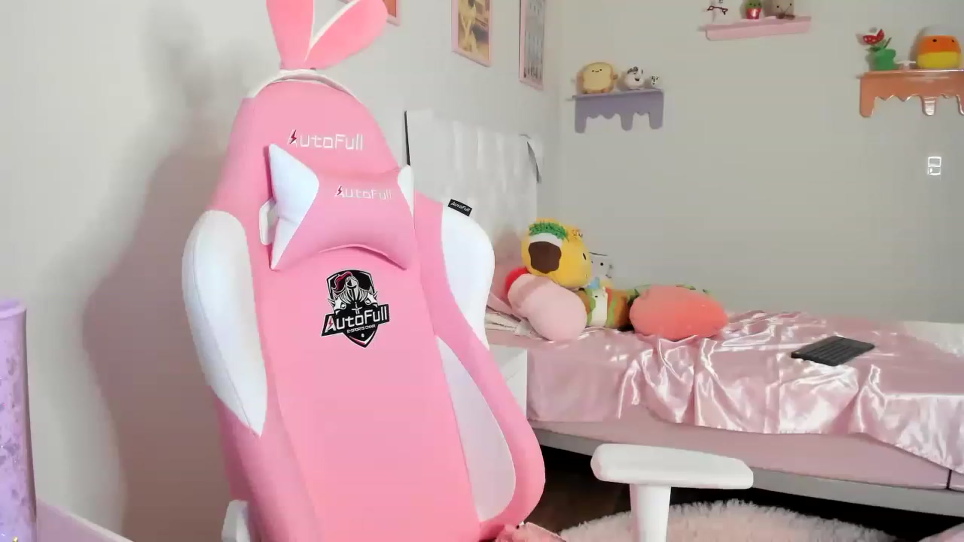 Gallery image thumbnail from Cherrycute666's myfreecams stream on, 06/11/2023, 07:09 image 16 of 20