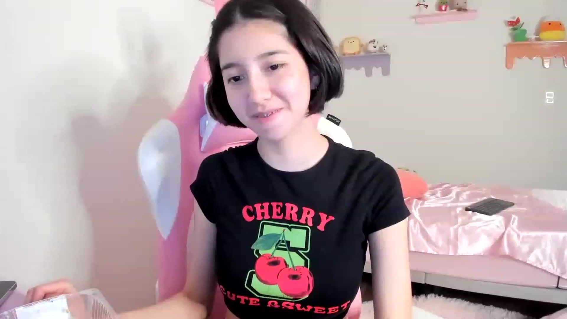 Gallery image thumbnail from Cherrycute666's myfreecams stream on, 06/11/2023, 07:09 image 18 of 20