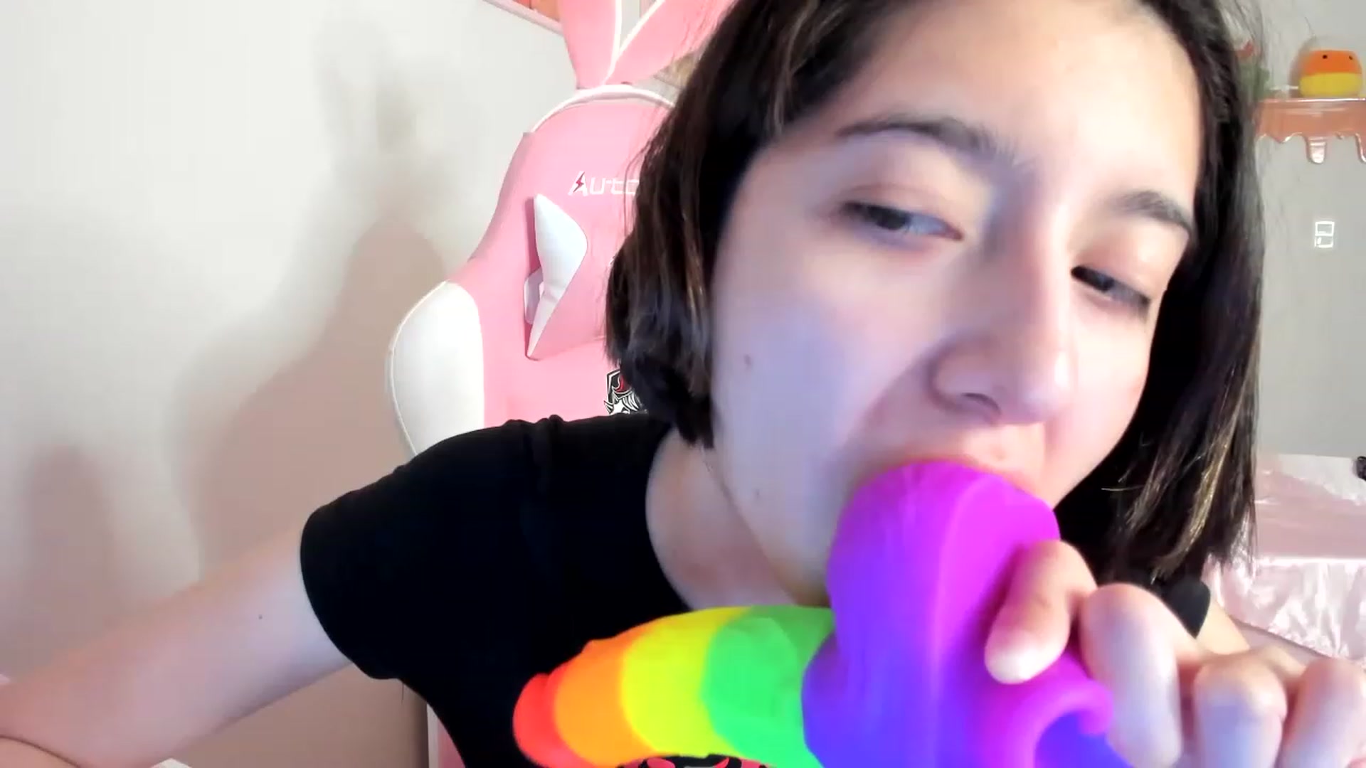 Gallery image thumbnail from Cherrycute666's myfreecams stream on, 06/11/2023, 07:09 image 13 of 20