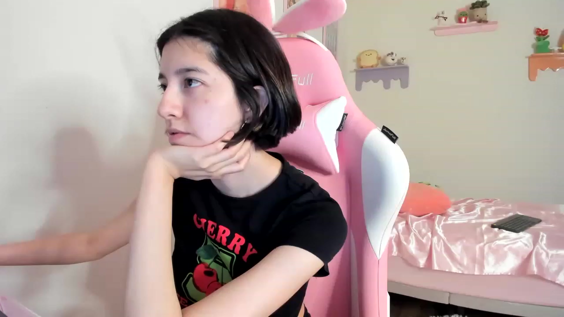 Gallery image thumbnail from Cherrycute666's myfreecams stream on, 06/11/2023, 09:32 image 16 of 20