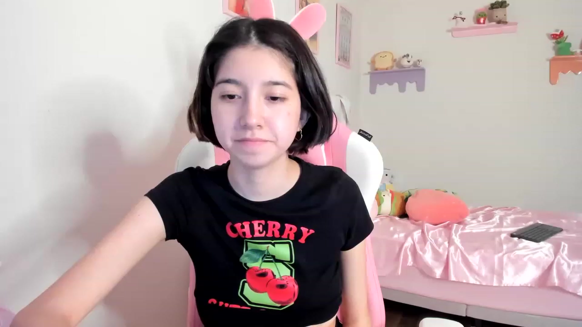 Gallery image thumbnail from Cherrycute666's myfreecams stream on, 06/11/2023, 09:32 image 10 of 20