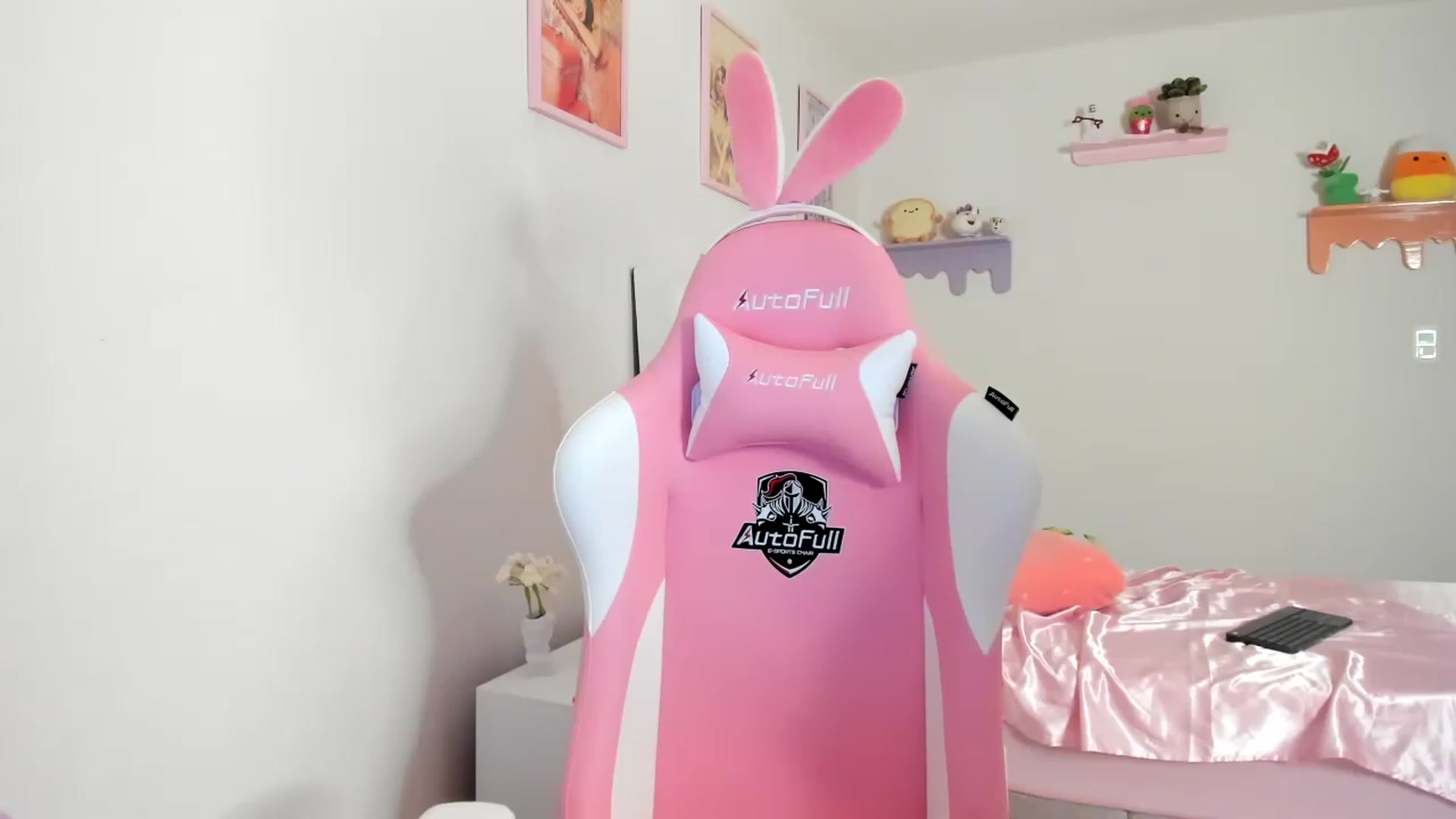 Gallery image thumbnail from Cherrycute666's myfreecams stream on, 06/11/2023, 09:32 image 2 of 20