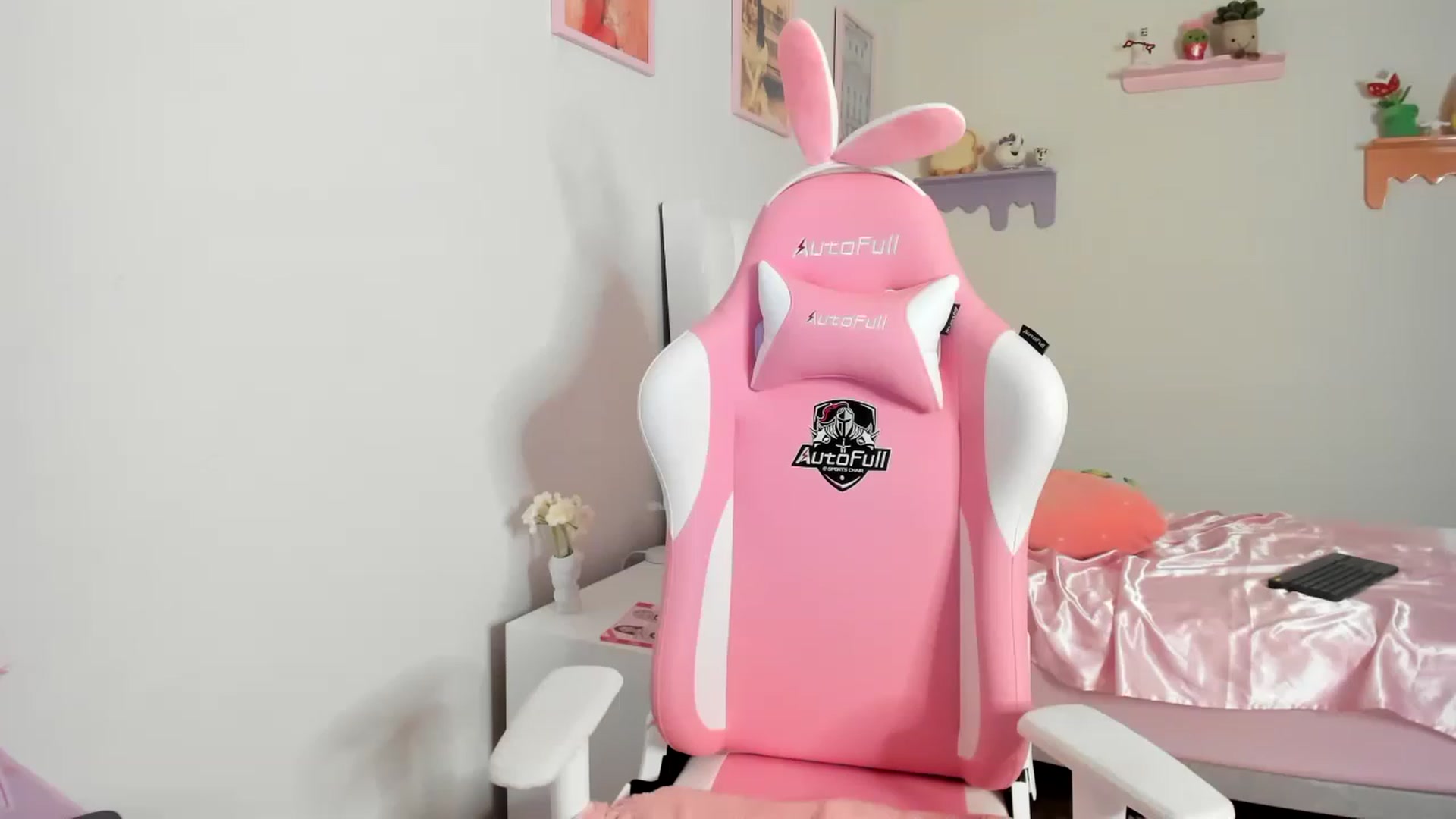 Gallery image thumbnail from Cherrycute666's myfreecams stream on, 06/11/2023, 09:32 image 15 of 20