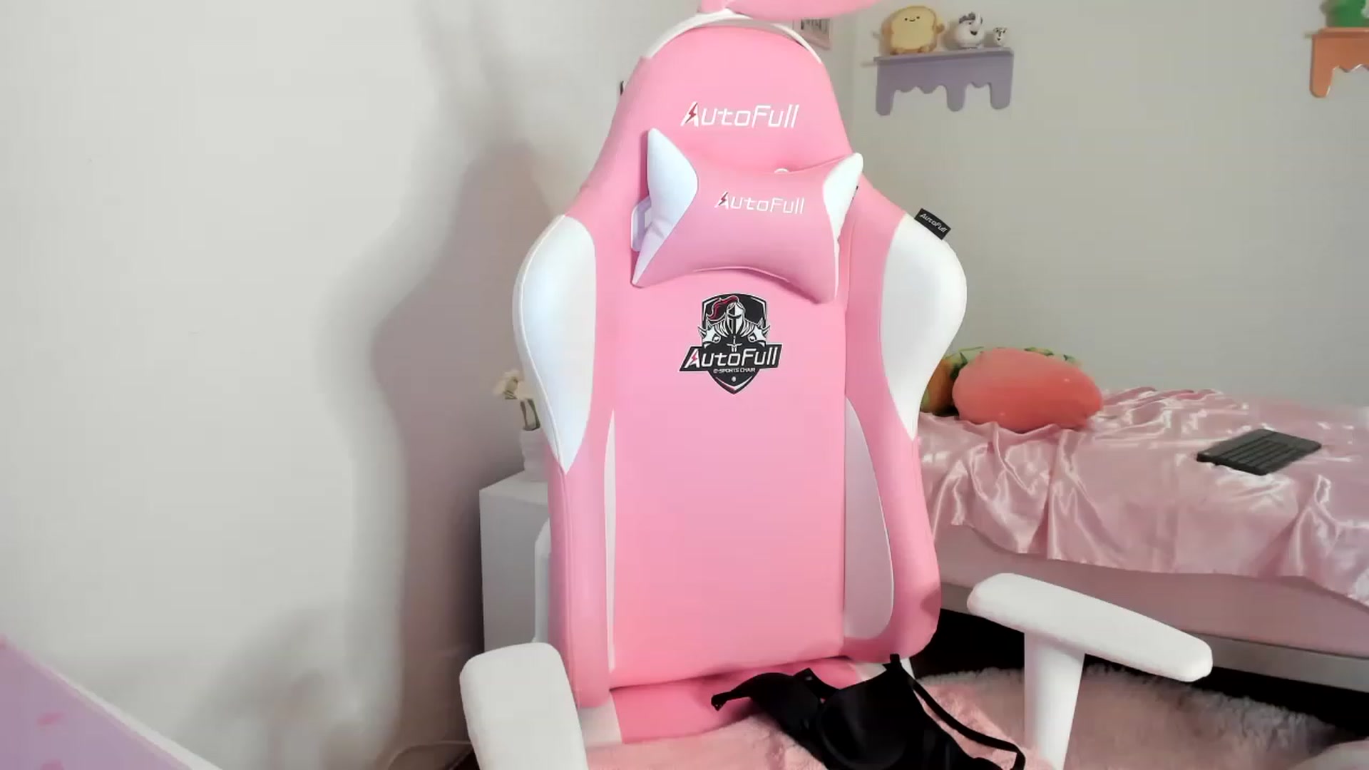 Gallery image thumbnail from Cherrycute666's myfreecams stream on, 06/11/2023, 09:32 image 14 of 20