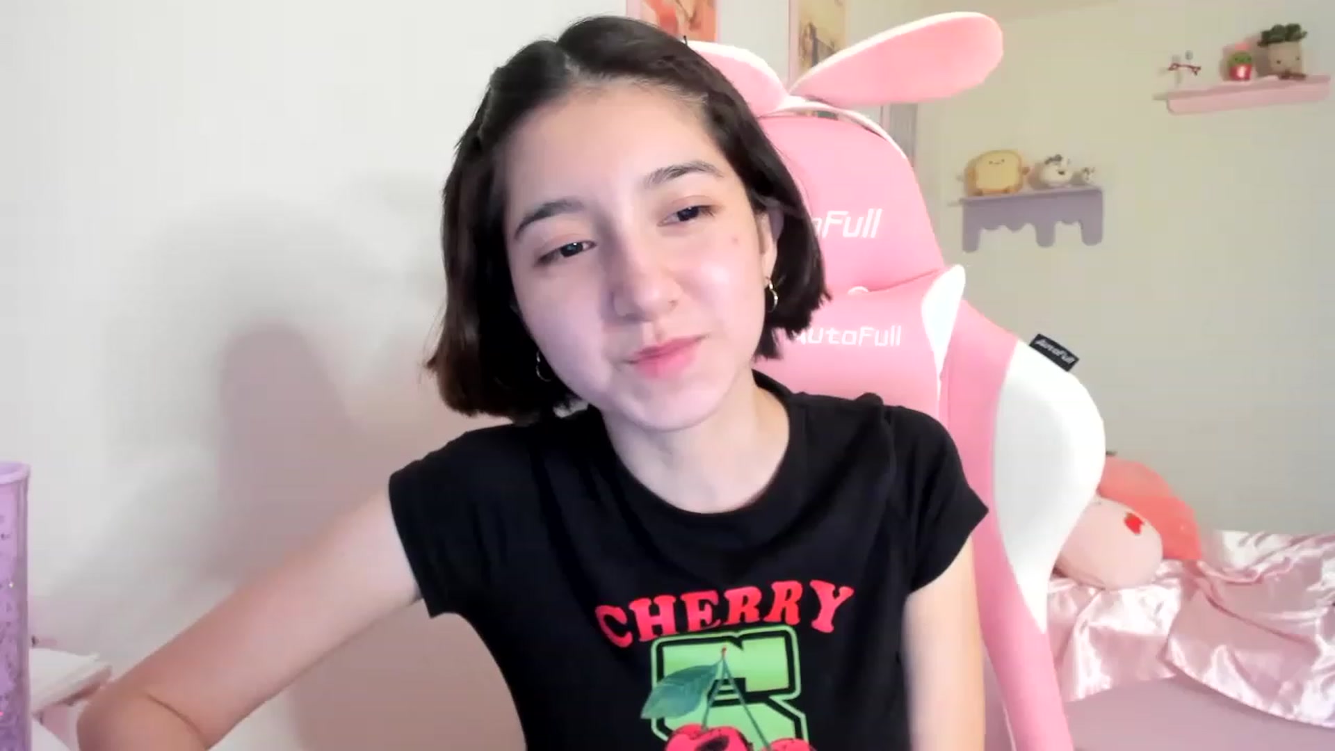 Gallery image thumbnail from Cherrycute666's myfreecams stream on, 06/11/2023, 12:46 image 15 of 20