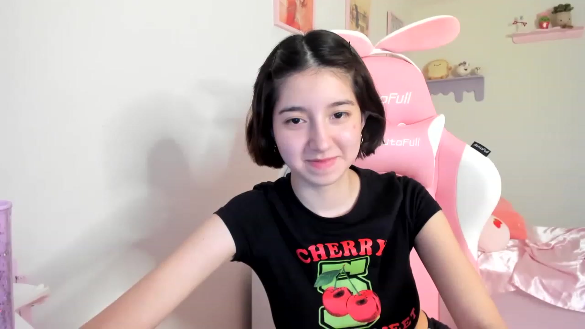 Gallery image thumbnail from Cherrycute666's myfreecams stream on, 06/11/2023, 12:46 image 16 of 20