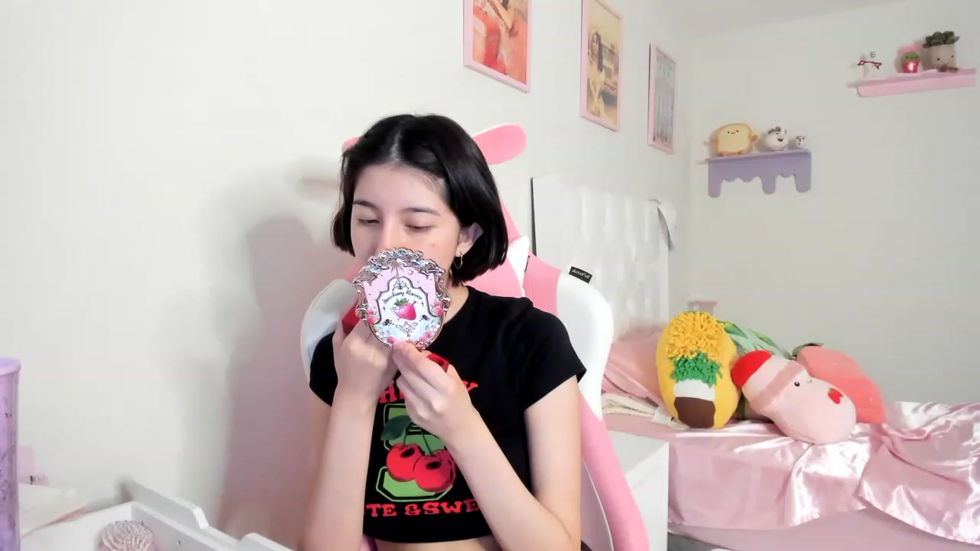 Gallery image thumbnail from Cherrycute666's myfreecams stream on, 06/11/2023, 12:46 image 12 of 20