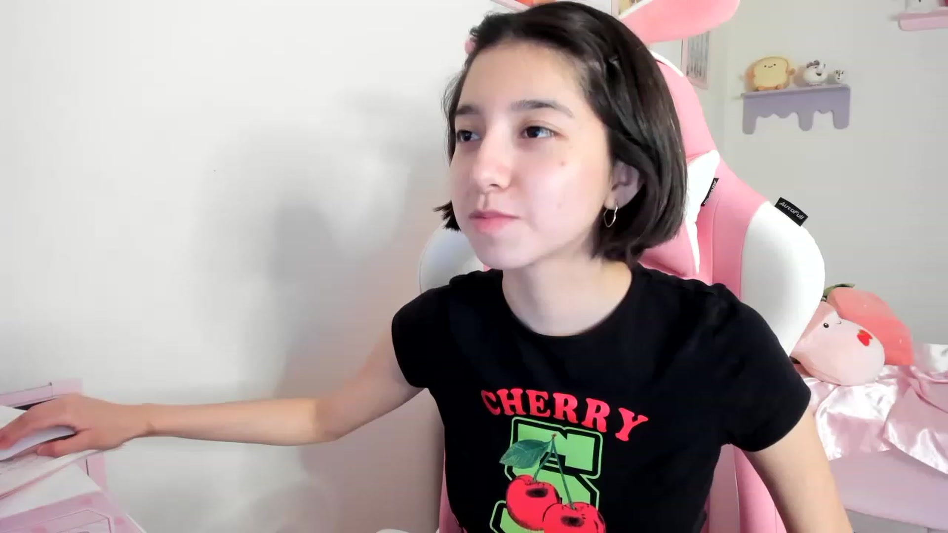 Gallery image thumbnail from Cherrycute666's myfreecams stream on, 06/11/2023, 13:42 image 11 of 20