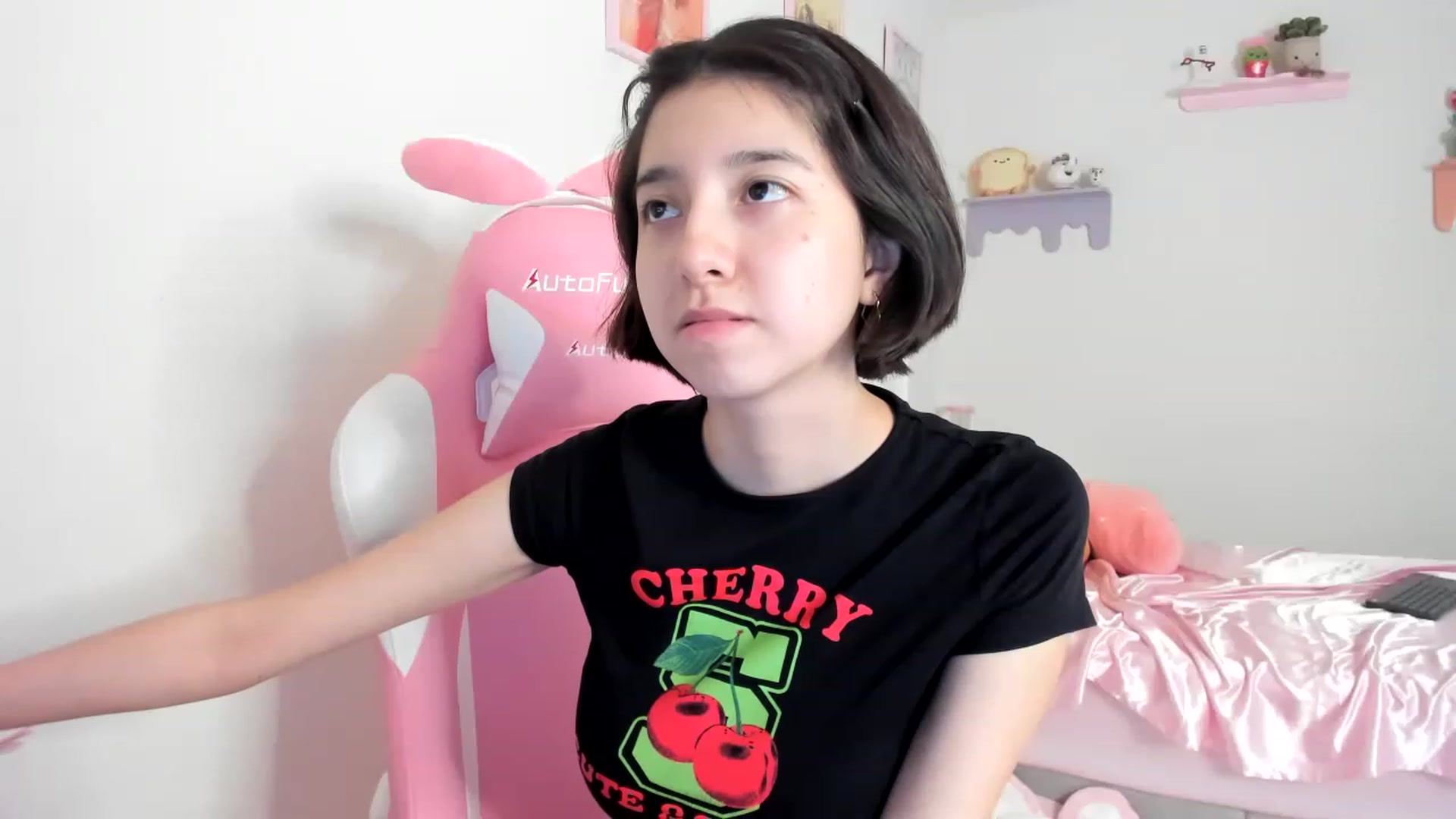 Gallery image thumbnail from Cherrycute666's myfreecams stream on, 06/11/2023, 13:42 image 17 of 20