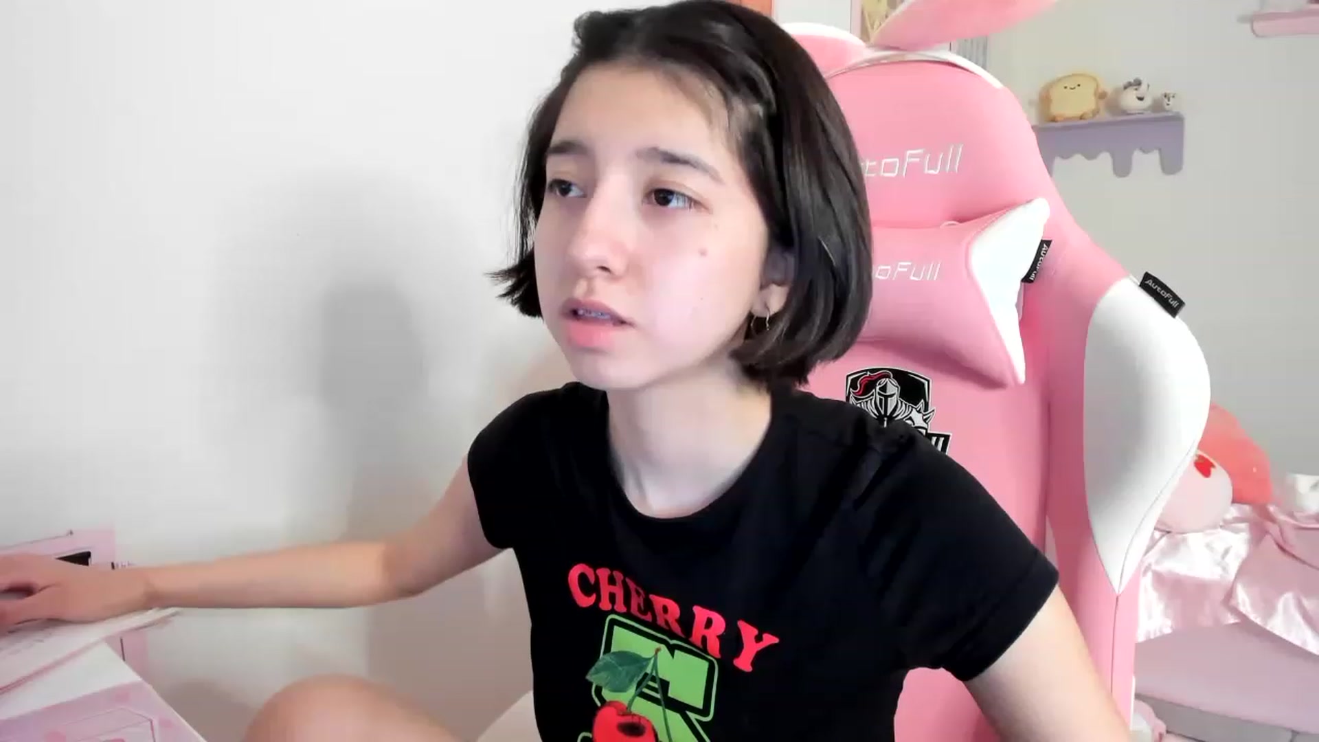 Gallery image thumbnail from Cherrycute666's myfreecams stream on, 06/11/2023, 13:42 image 7 of 20