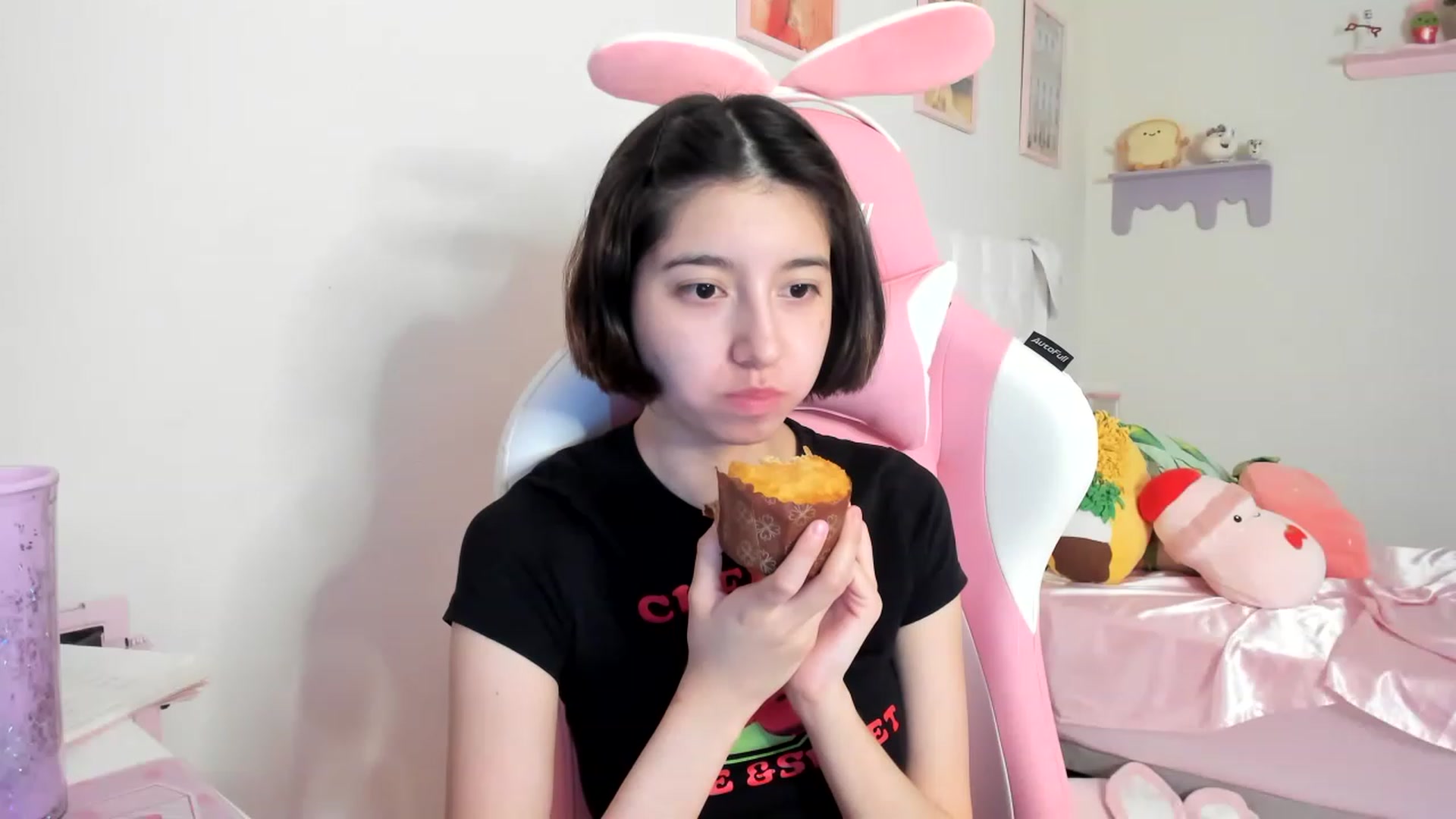 Gallery image thumbnail from Cherrycute666's myfreecams stream on, 06/11/2023, 13:42 image 1 of 20