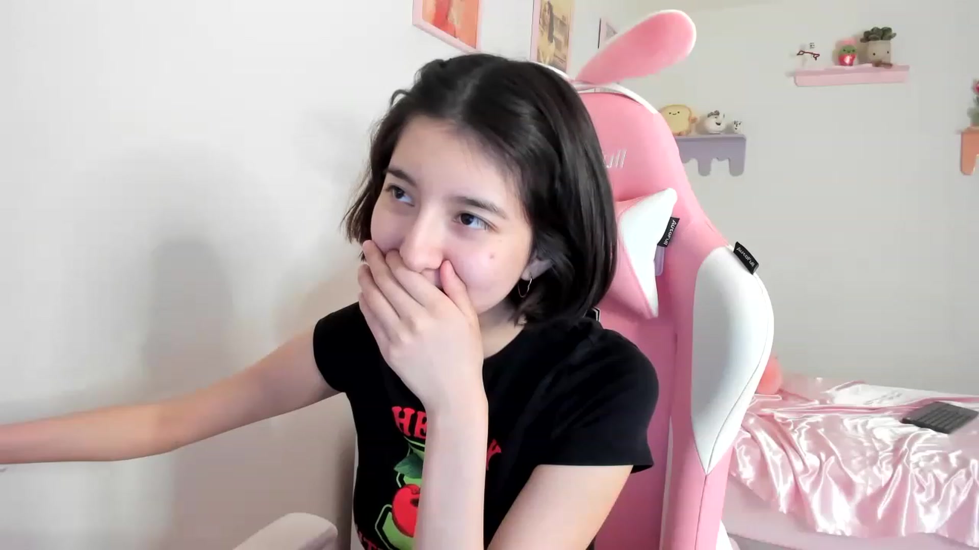 Gallery image thumbnail from Cherrycute666's myfreecams stream on, 06/11/2023, 13:42 image 15 of 20