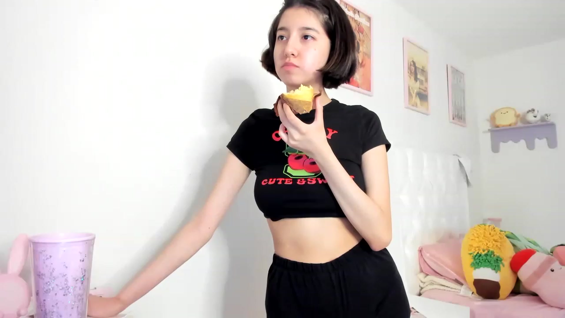 Gallery image thumbnail from Cherrycute666's myfreecams stream on, 06/11/2023, 13:42 image 2 of 20