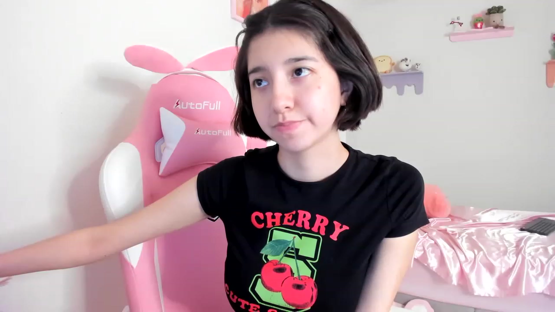 Gallery image thumbnail from Cherrycute666's myfreecams stream on, 06/11/2023, 13:42 image 16 of 20