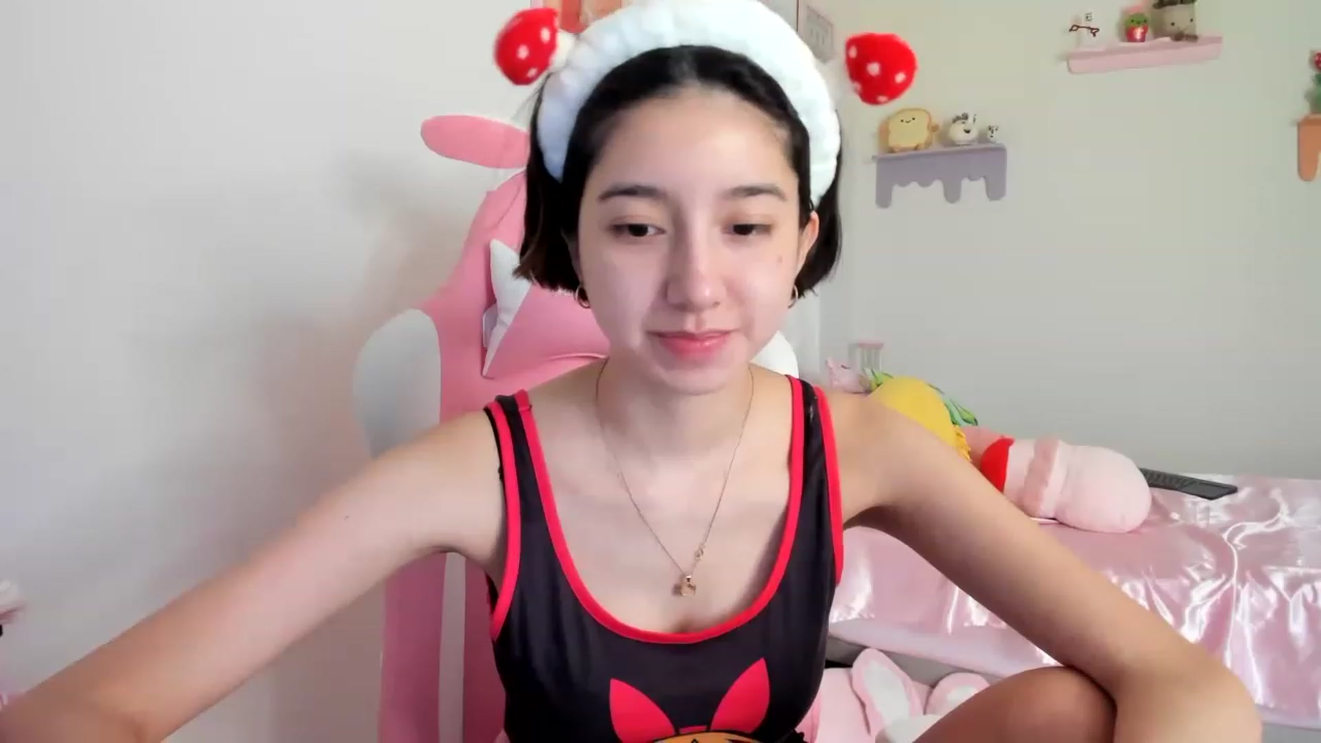 Gallery image thumbnail from Cherrycute666's myfreecams stream on, 06/11/2023, 23:23 image 5 of 20