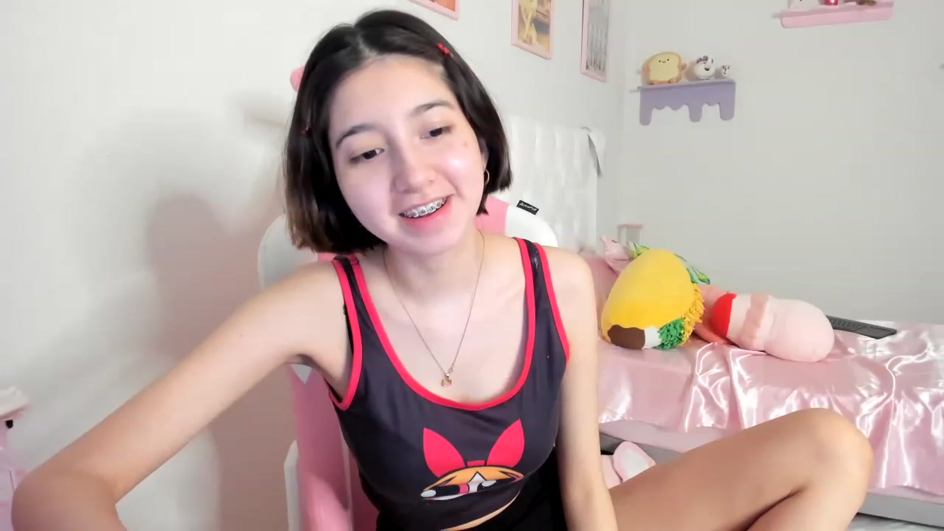 Gallery image thumbnail from Cherrycute666's myfreecams stream on, 06/12/2023, 01:38 image 2 of 20