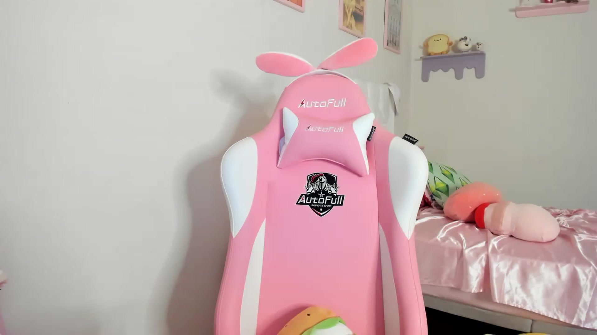 Gallery image thumbnail from Cherrycute666's myfreecams stream on, 06/12/2023, 03:51 image 13 of 20