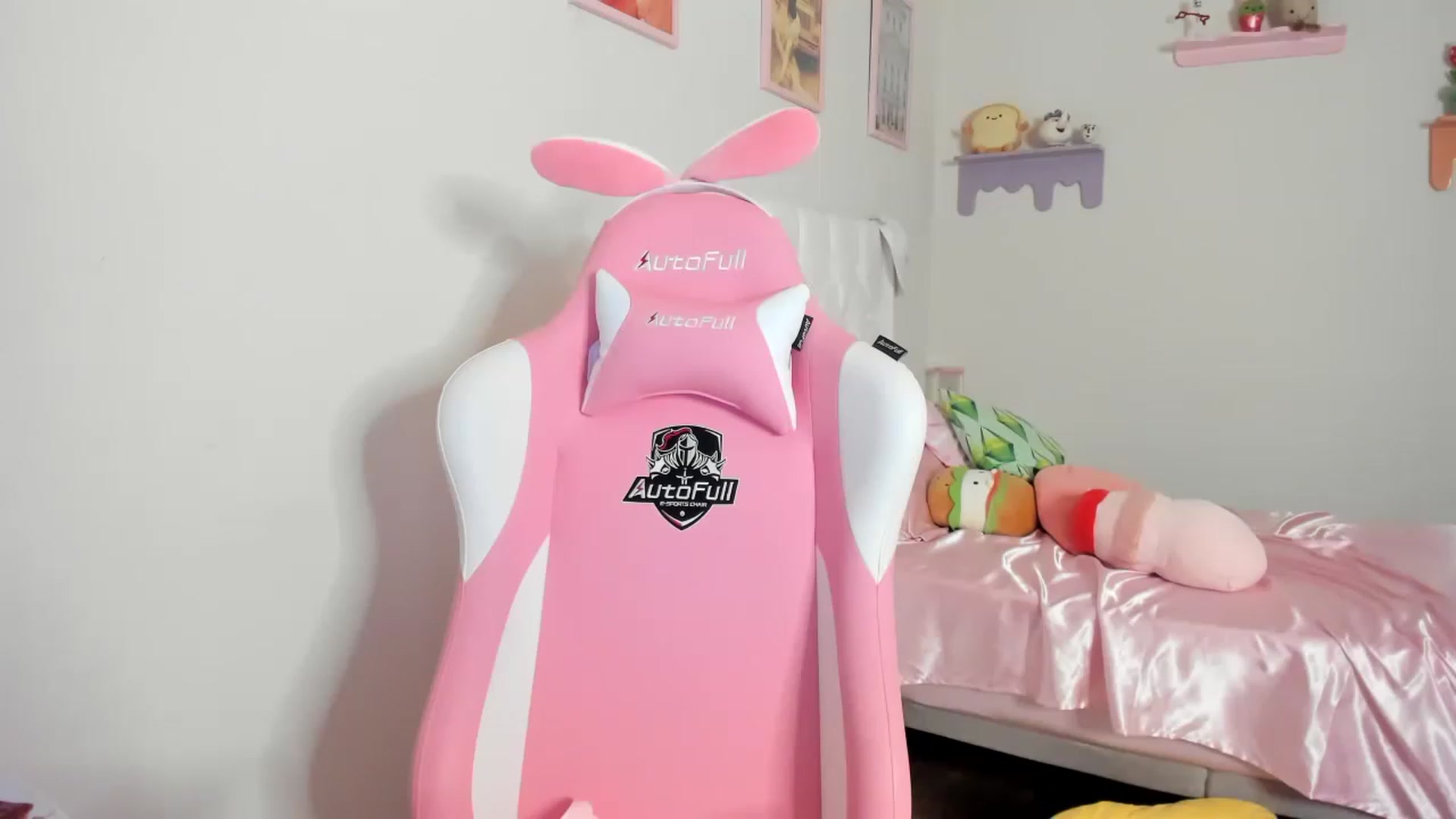 Gallery image thumbnail from Cherrycute666's myfreecams stream on, 06/12/2023, 03:51 image 7 of 20