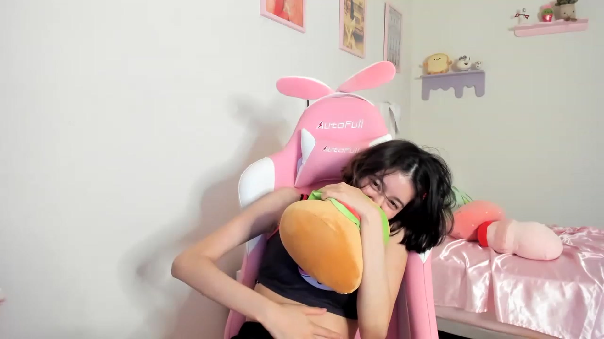 Gallery image thumbnail from Cherrycute666's myfreecams stream on, 06/12/2023, 03:51 image 12 of 20