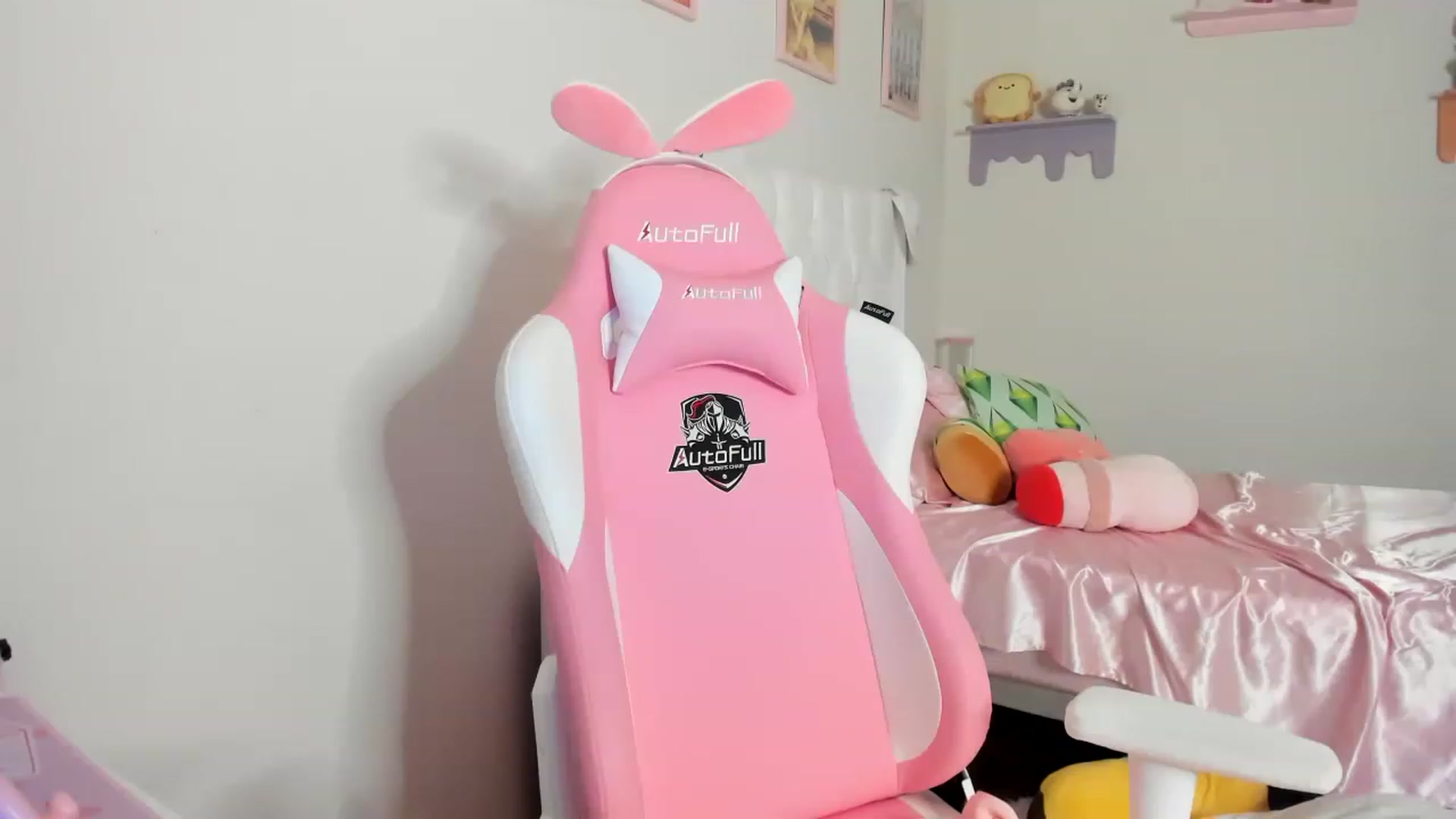 Gallery image thumbnail from Cherrycute666's myfreecams stream on, 06/12/2023, 06:30 image 15 of 20