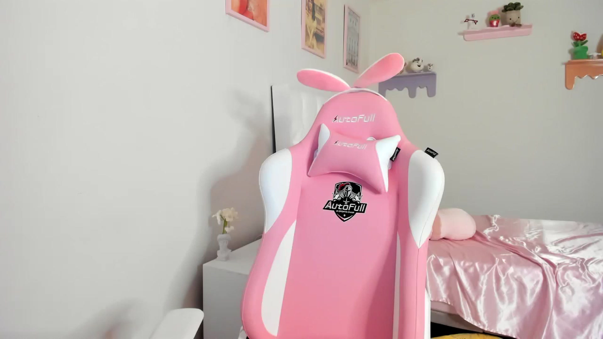 Gallery image thumbnail from Cherrycute666's myfreecams stream on, 06/12/2023, 06:30 image 19 of 20