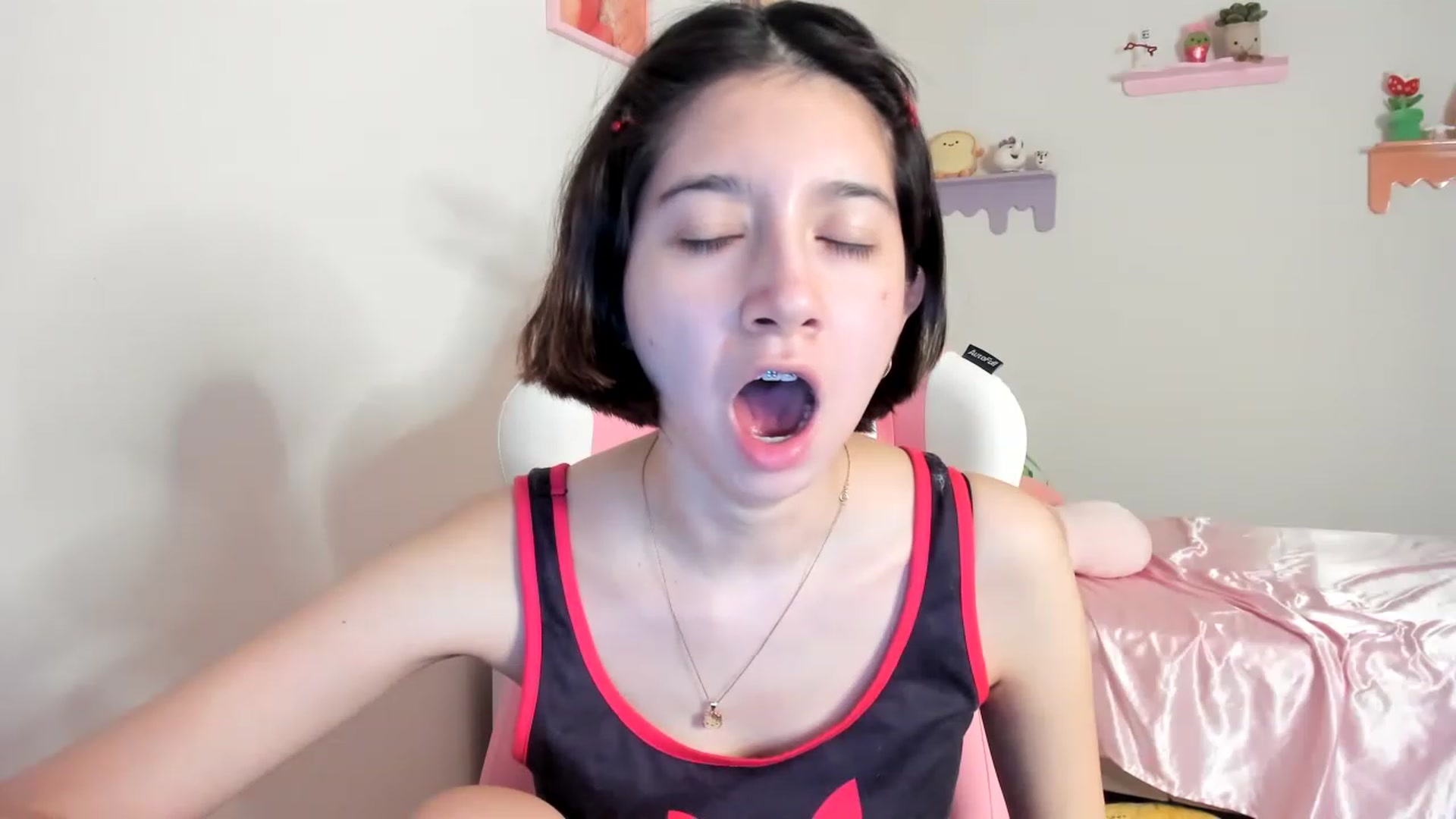 Gallery image thumbnail from Cherrycute666's myfreecams stream on, 06/12/2023, 07:47 image 15 of 20