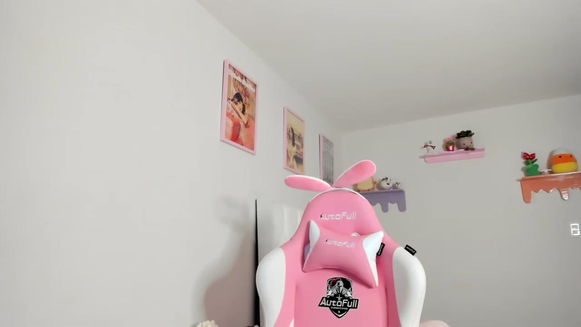 Gallery image thumbnail from Cherrycute666's myfreecams stream on, 06/12/2023, 08:34 image 19 of 20