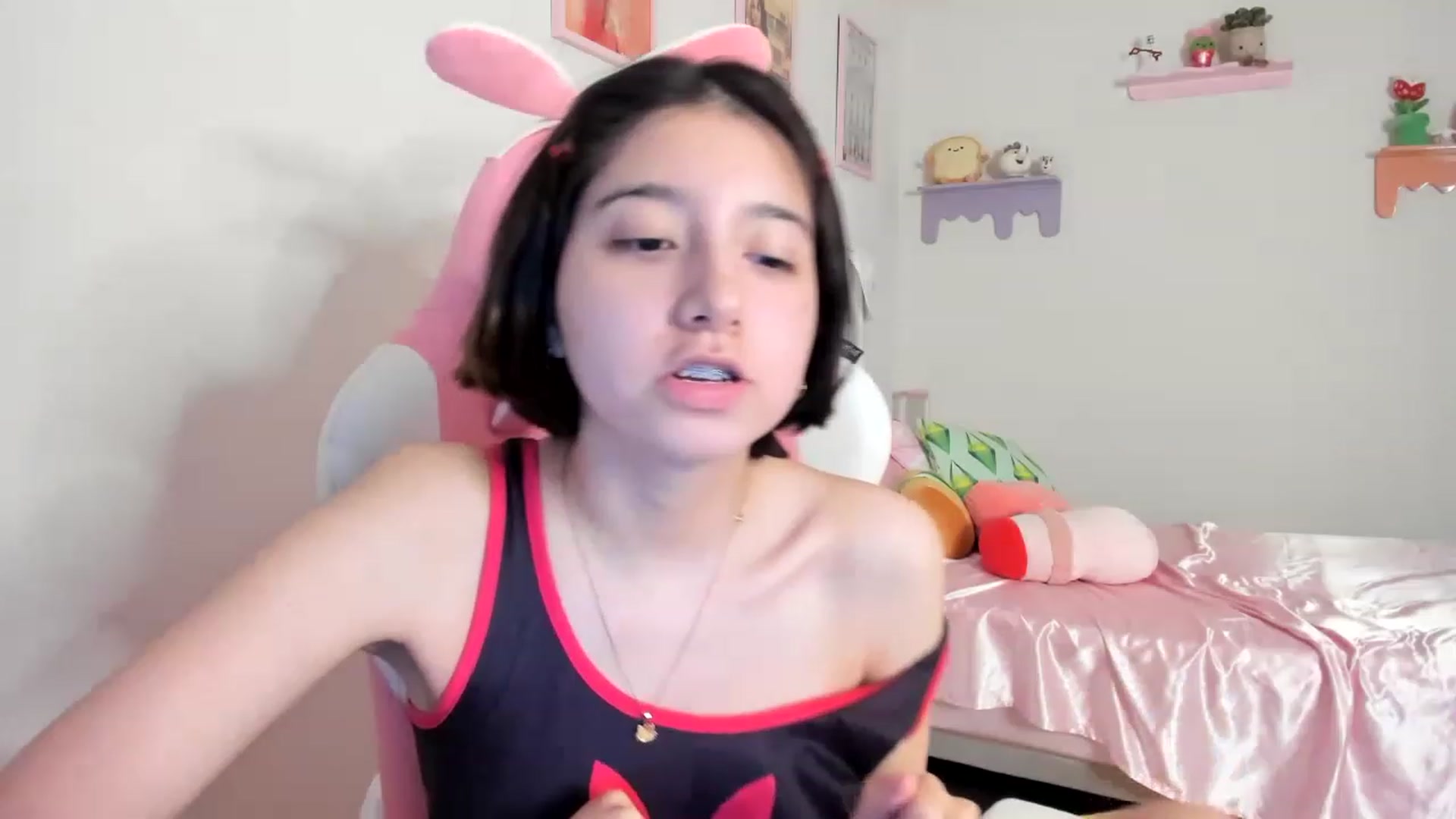 Gallery image thumbnail from Cherrycute666's myfreecams stream on, 06/12/2023, 08:34 image 13 of 20