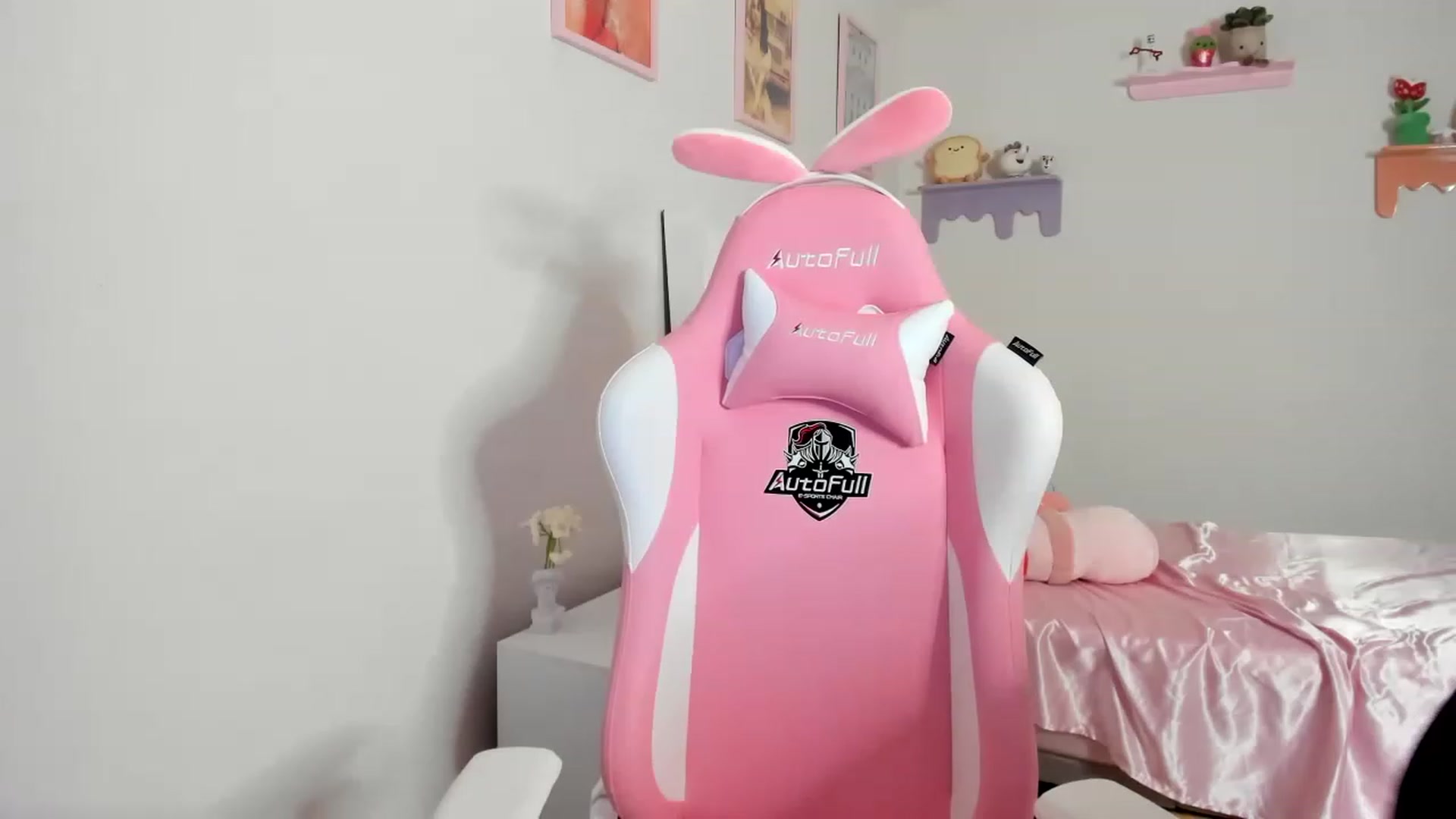Gallery image thumbnail from Cherrycute666's myfreecams stream on, 06/12/2023, 08:34 image 16 of 20