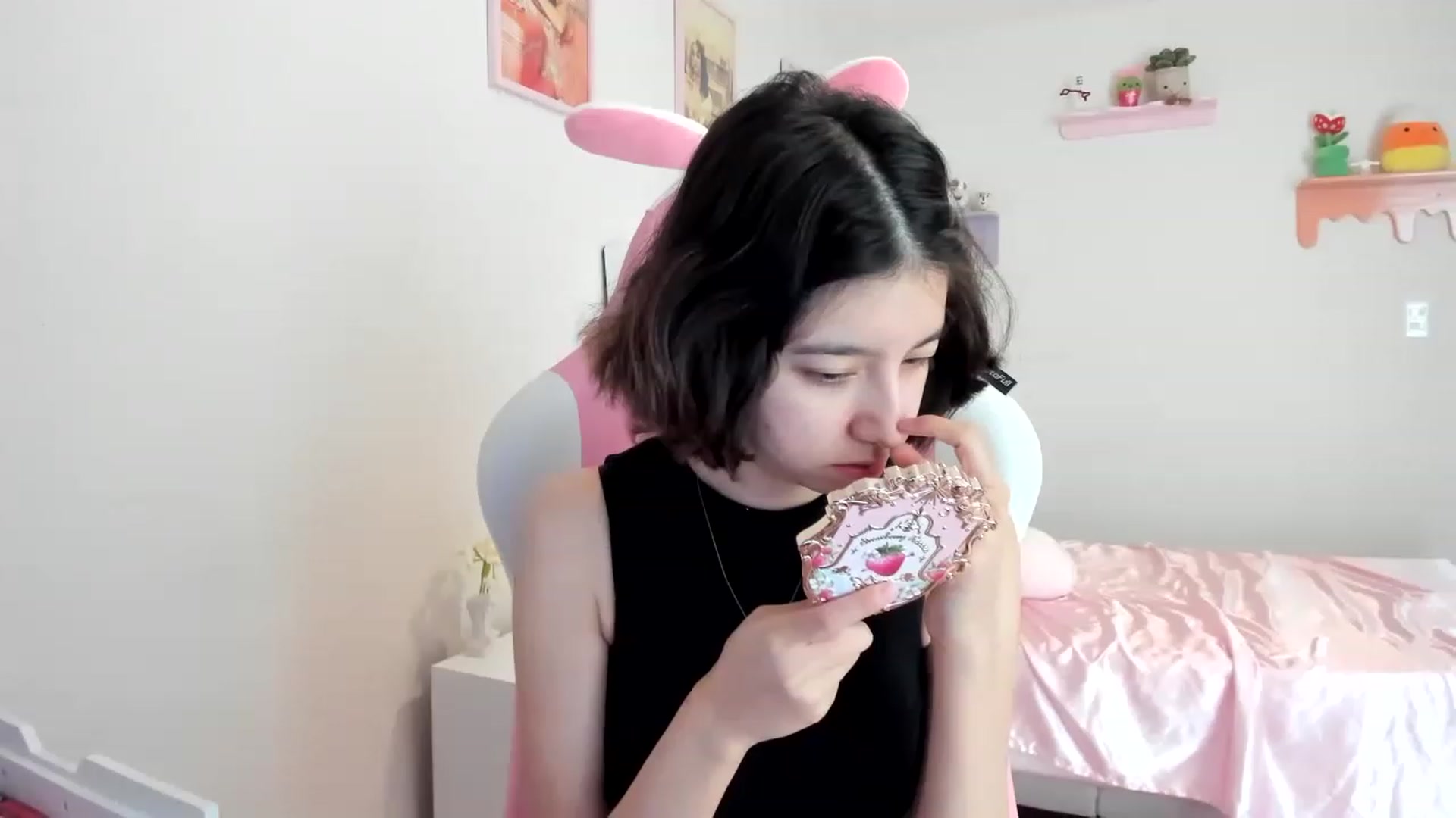 Gallery image thumbnail from Cherrycute666's myfreecams stream on, 06/12/2023, 18:28 image 11 of 20
