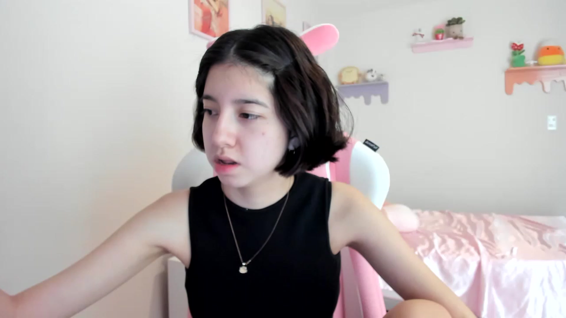 Gallery image thumbnail from Cherrycute666's myfreecams stream on, 06/12/2023, 18:28 image 8 of 20